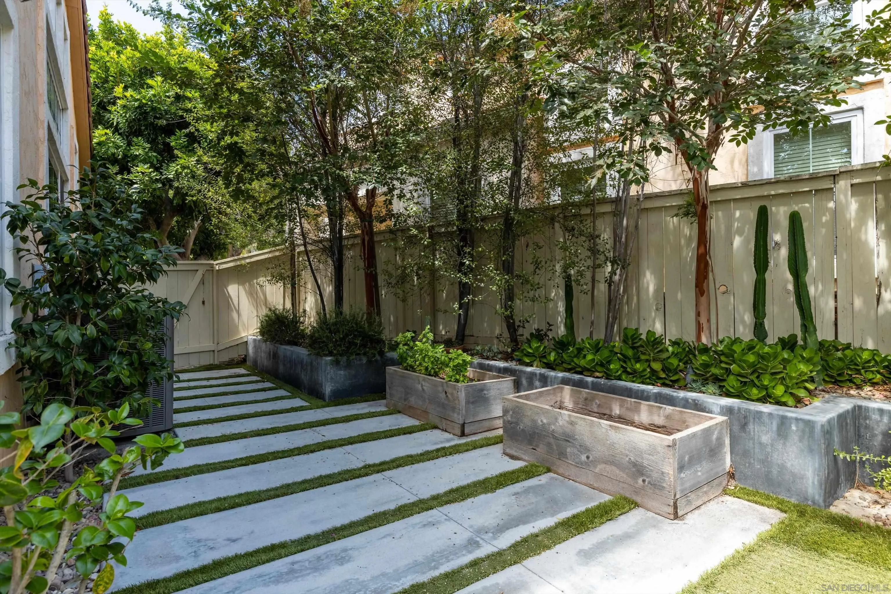 https://cdn.realtyfeed.com/cdn/127/260020989/f9418aed6329d045c9d5f20f028867c0.webp