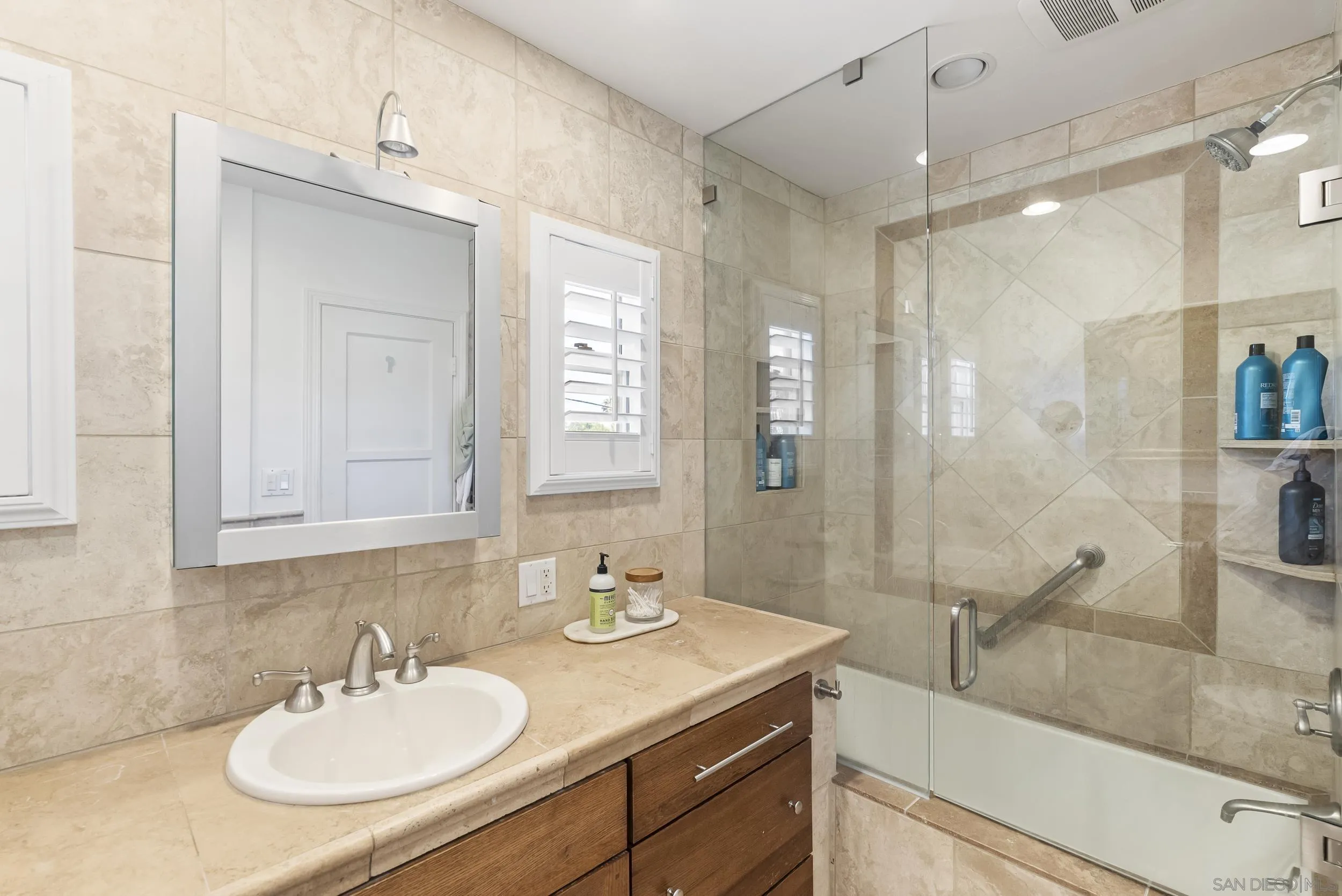 https://cdn.realtyfeed.com/cdn/127/260020991/65ecf911c58a2767f26bc353dcf3d0ff.webp