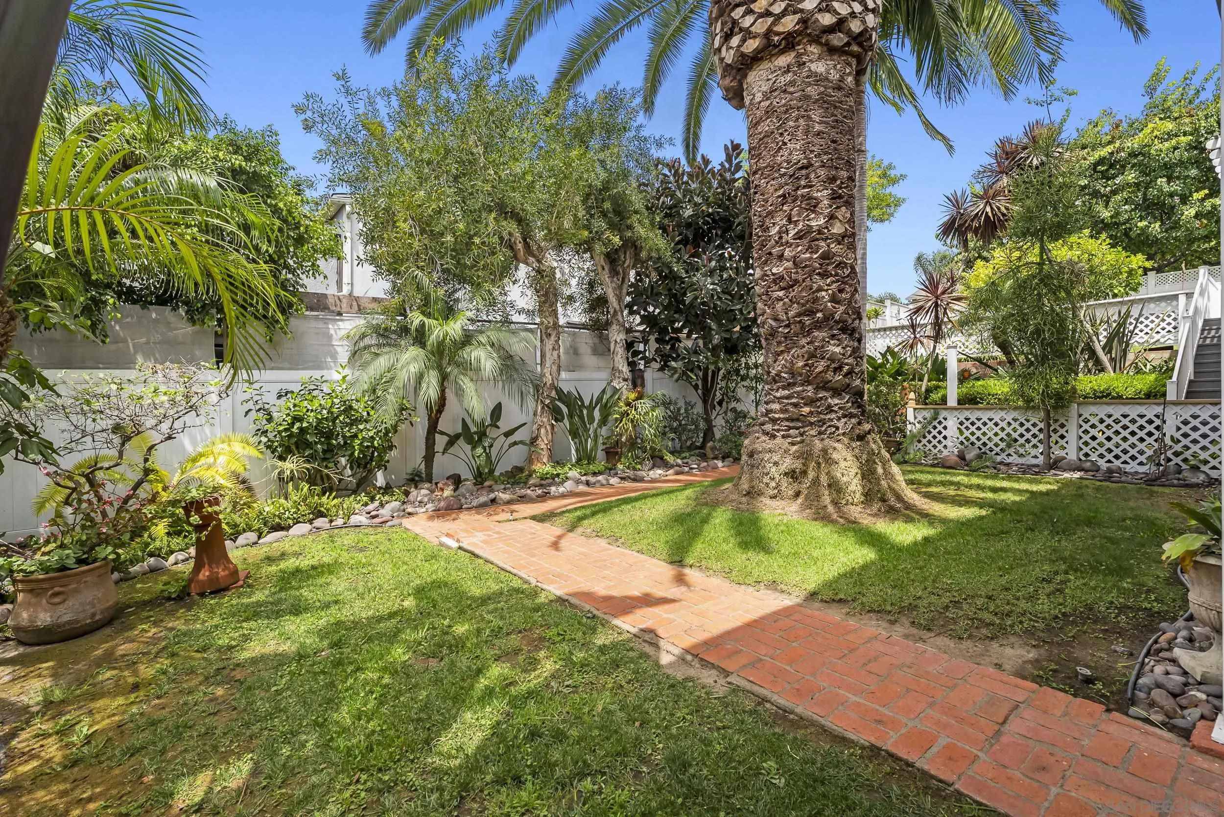 https://cdn.realtyfeed.com/cdn/127/260020991/8a5027870a37395d856bc5fdc0c664a8.webp