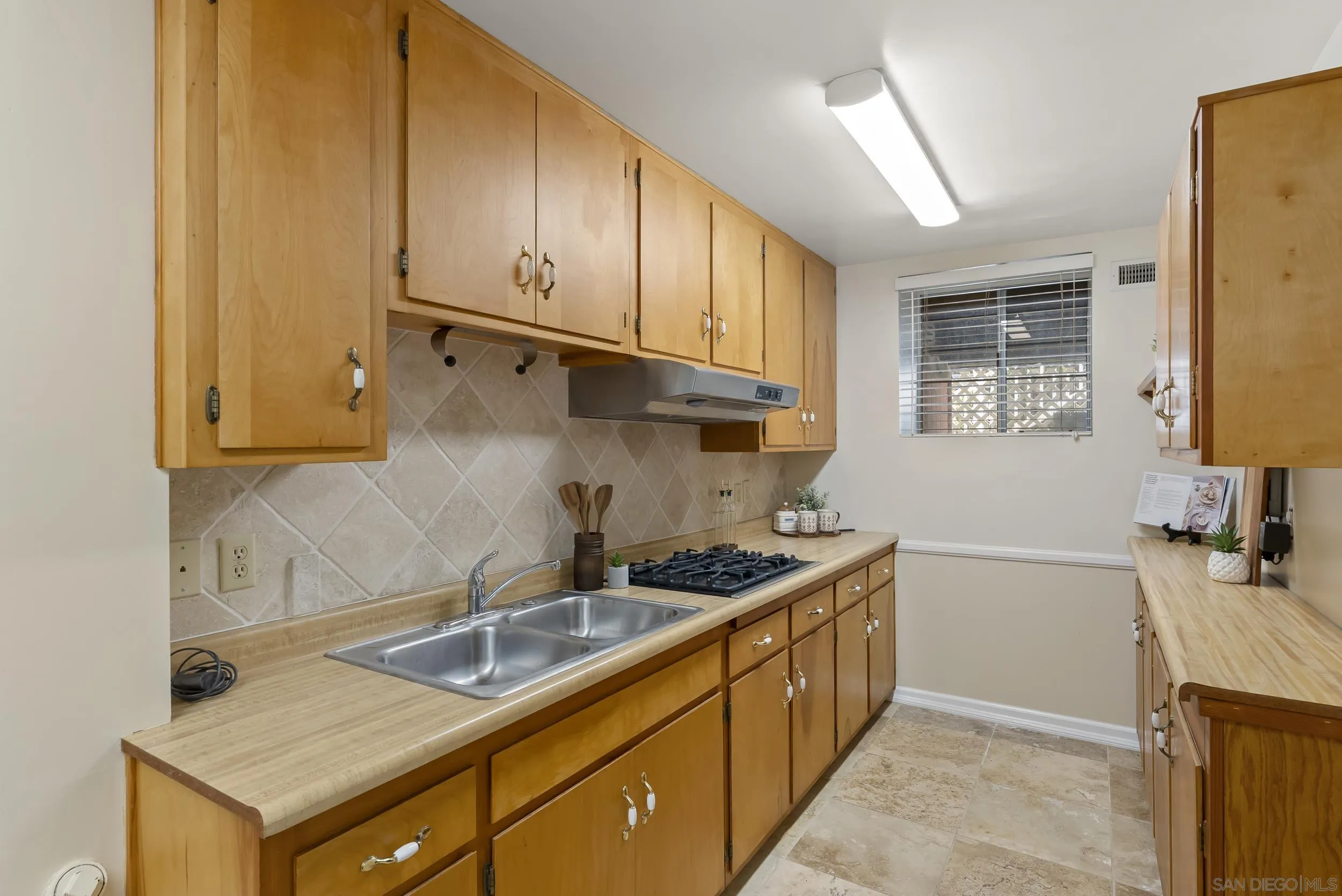 https://cdn.realtyfeed.com/cdn/127/260020991/a7ce4143aebb34f5032afd330621a3c2.webp