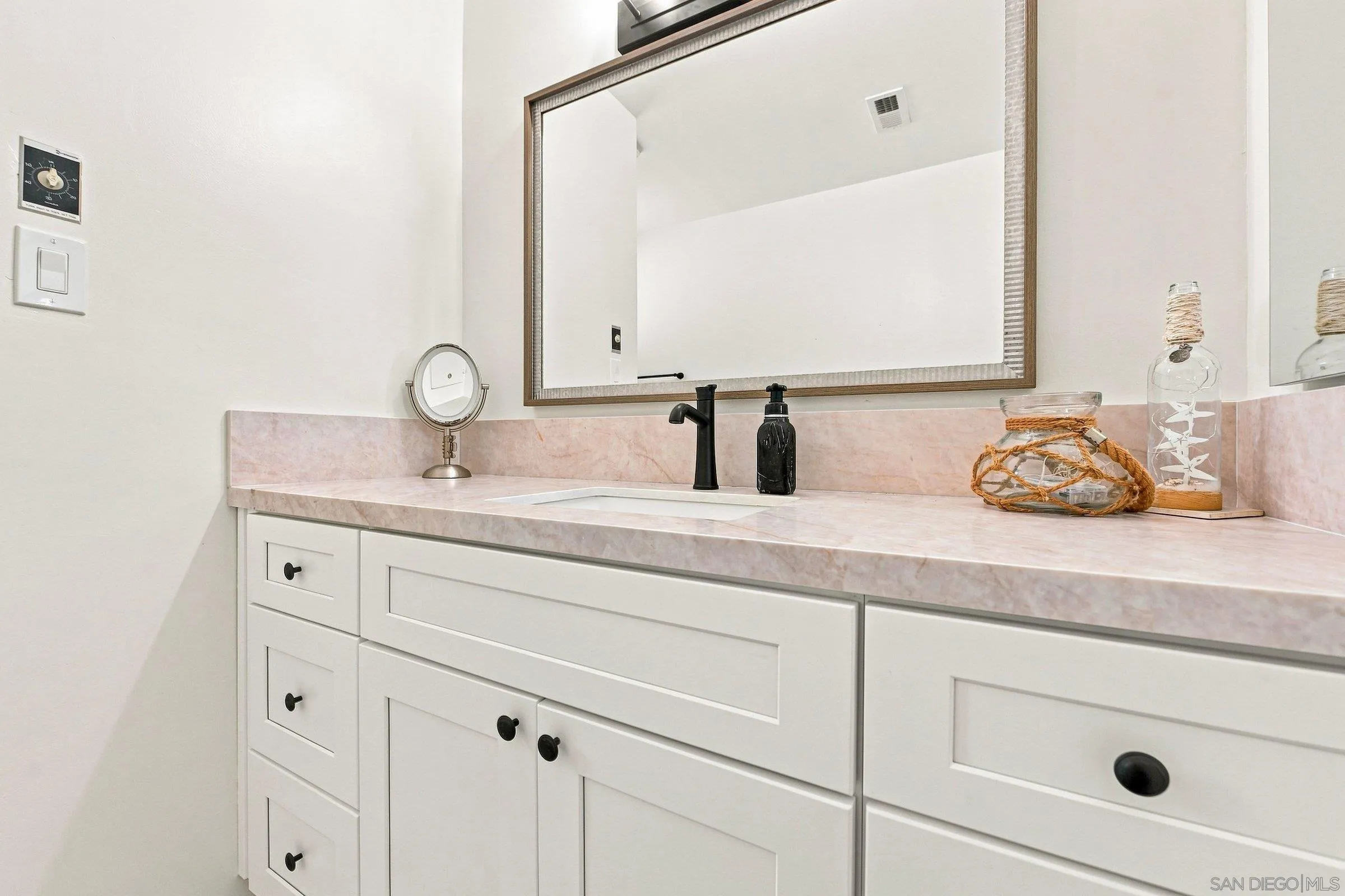 https://cdn.realtyfeed.com/cdn/127/260020992/7bd0dc1ce57de9aee703d137c80791df.webp