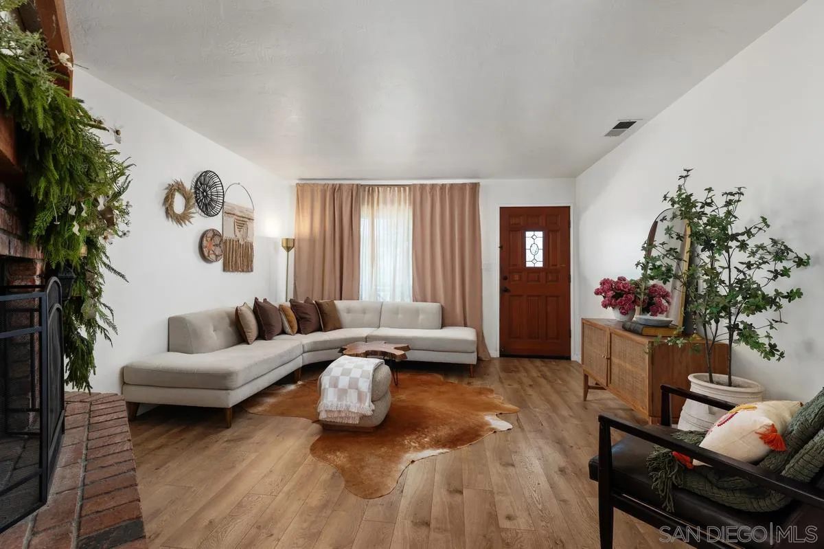 https://cdn.realtyfeed.com/cdn/127/260020993/827be35cd3f29855ca14d78550339dba.webp