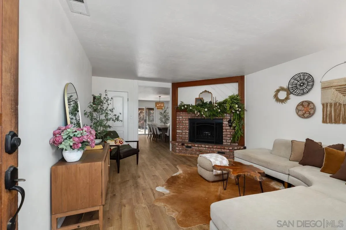 https://cdn.realtyfeed.com/cdn/127/260020993/a8b3b6107252971c32df50687b996788.webp