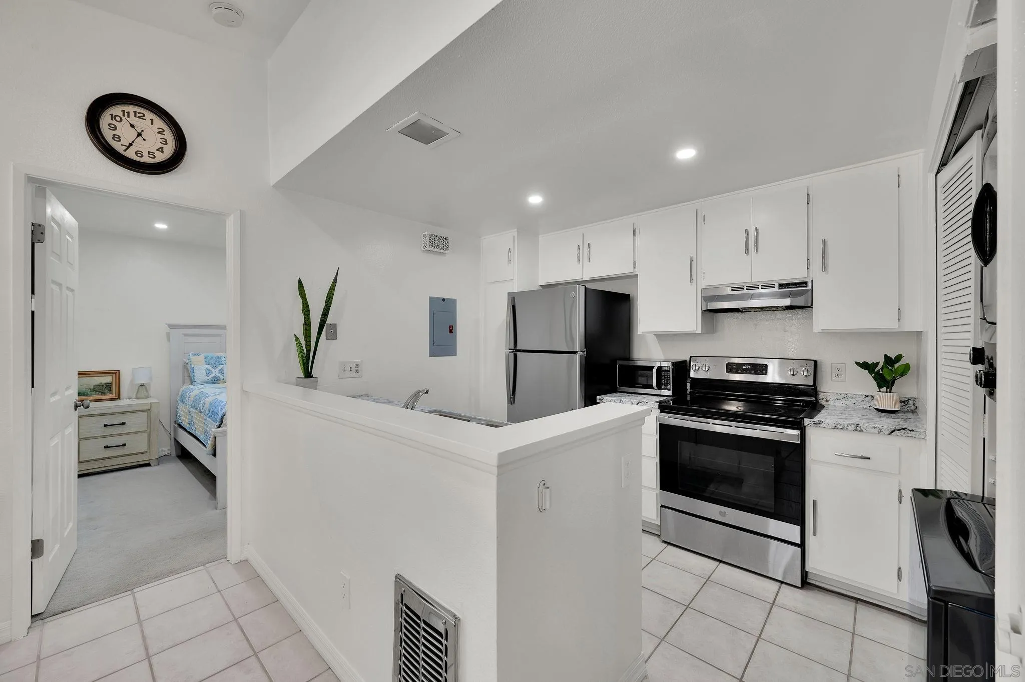 https://cdn.realtyfeed.com/cdn/127/260020996/80ad8702adc7b4ba845fa854d7b62fcb.webp
