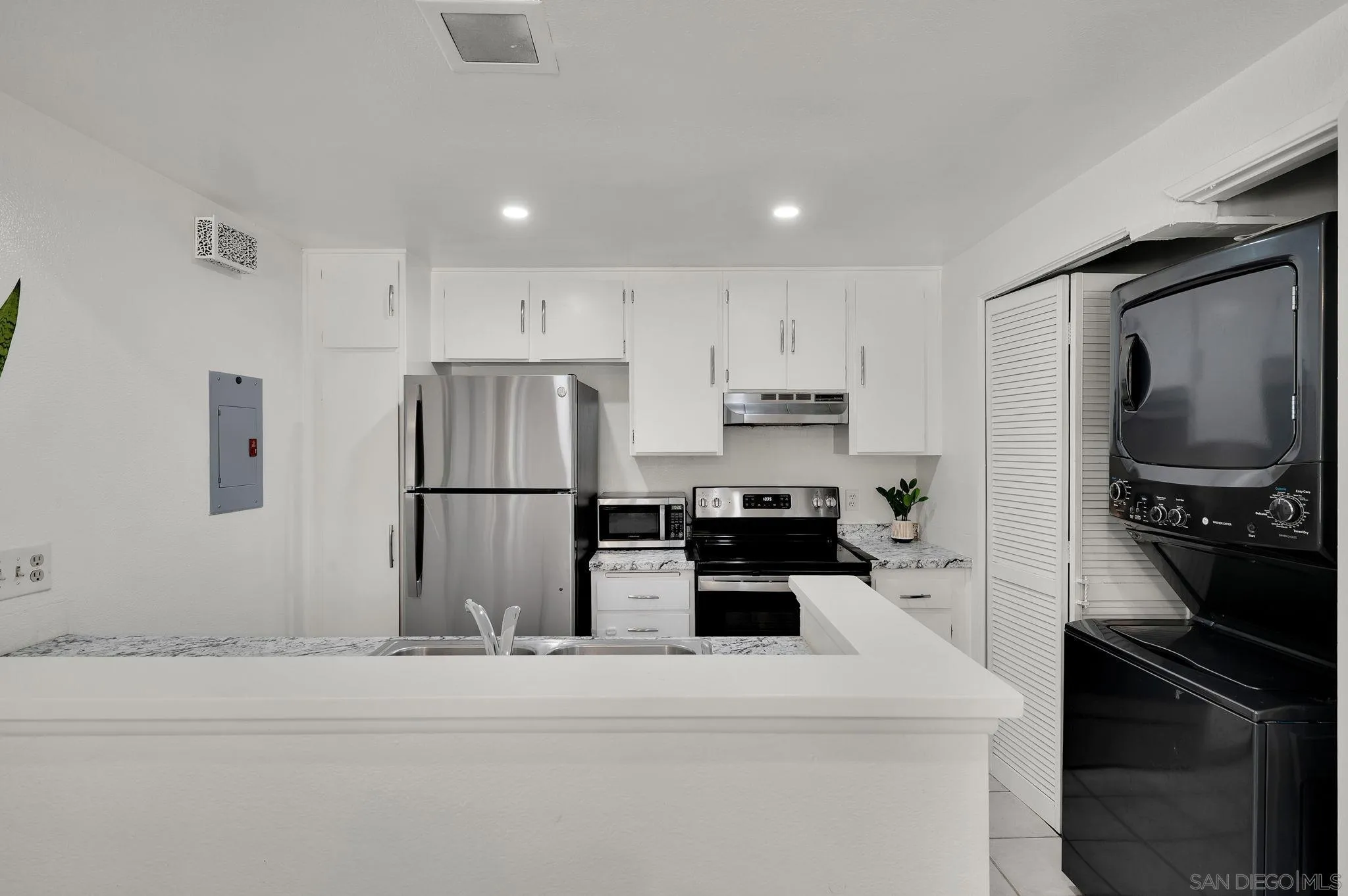https://cdn.realtyfeed.com/cdn/127/260020996/8bdfb11b3df6b6509997c078147aeca6.webp