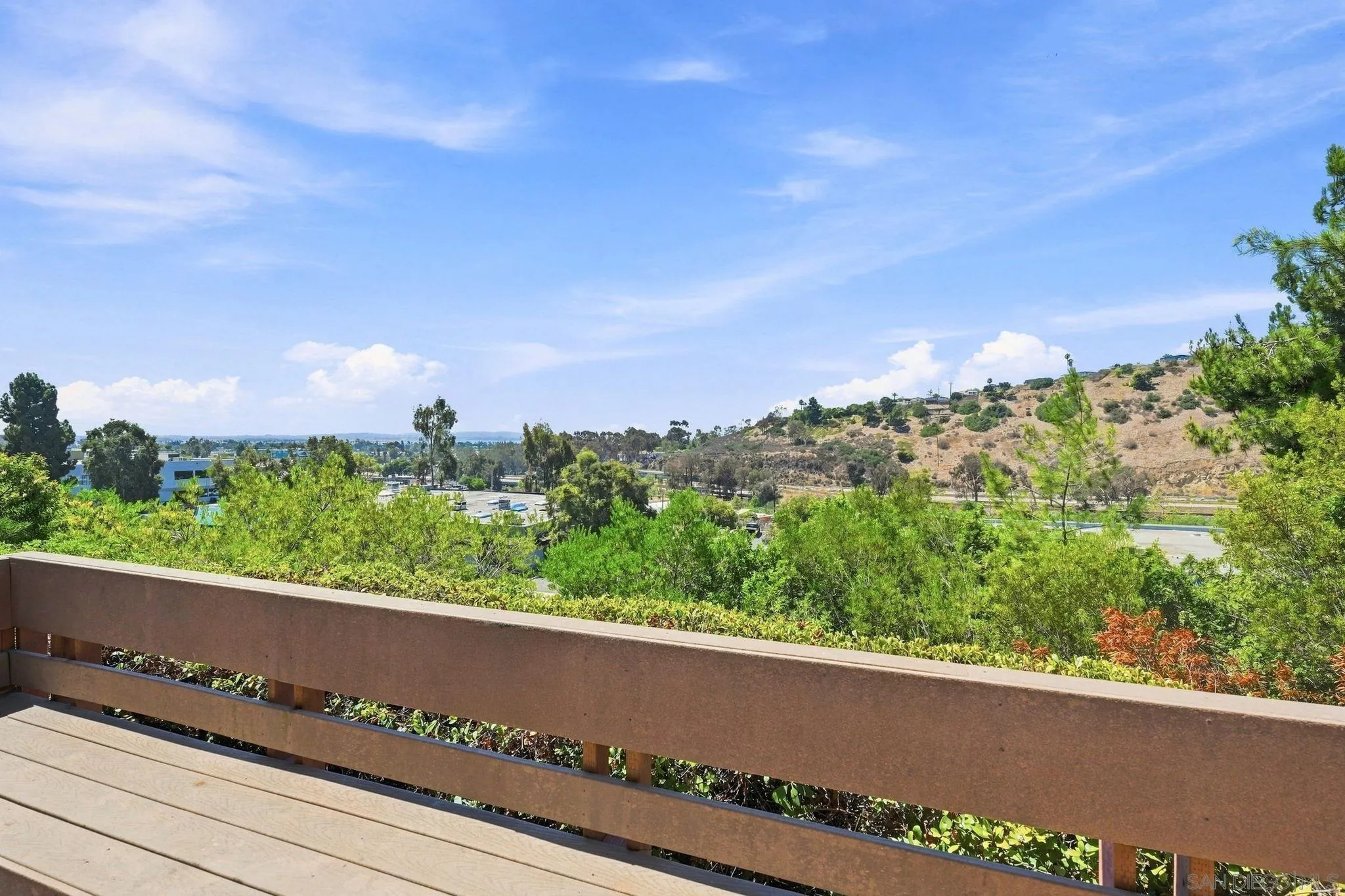 https://cdn.realtyfeed.com/cdn/127/260020999/094e11ca86fd5fbdef3fef4e57a26cb8.webp
