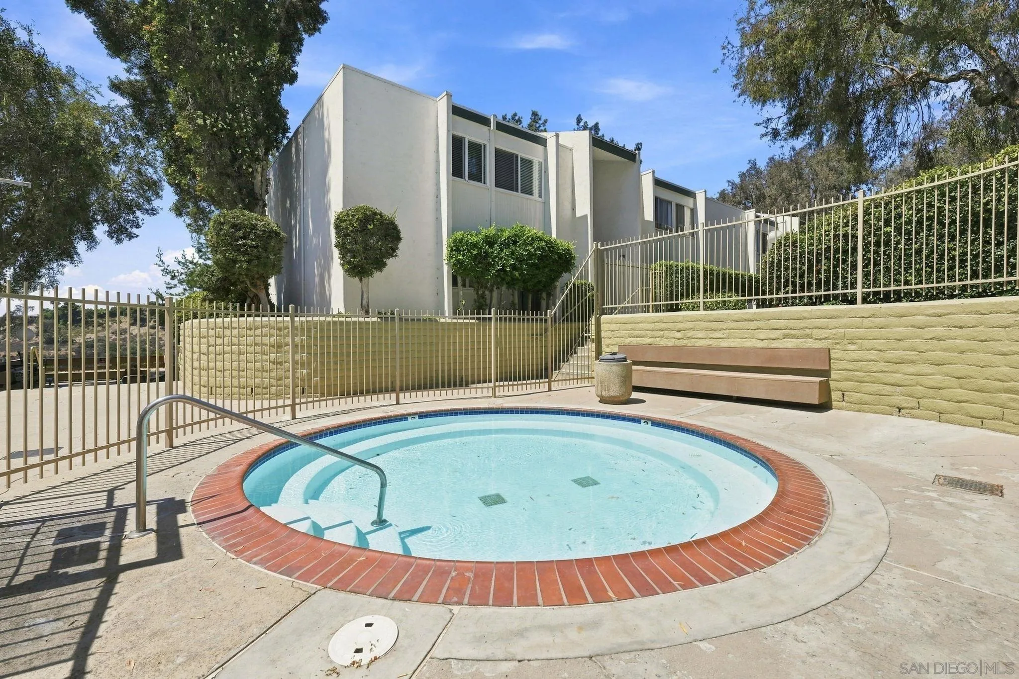 https://cdn.realtyfeed.com/cdn/127/260020999/097be0c077819ac74f9744dbd9e4c06f.webp