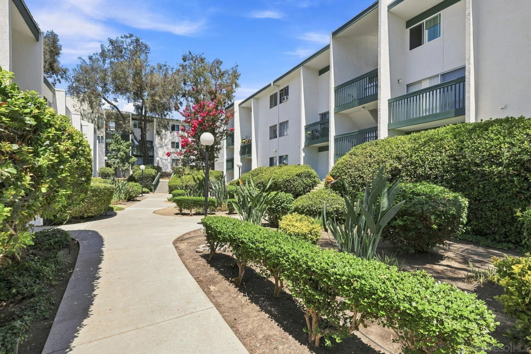 https://cdn.realtyfeed.com/cdn/127/260020999/4f2934ad6f9b2aca42d1273a02b81cf7.webp