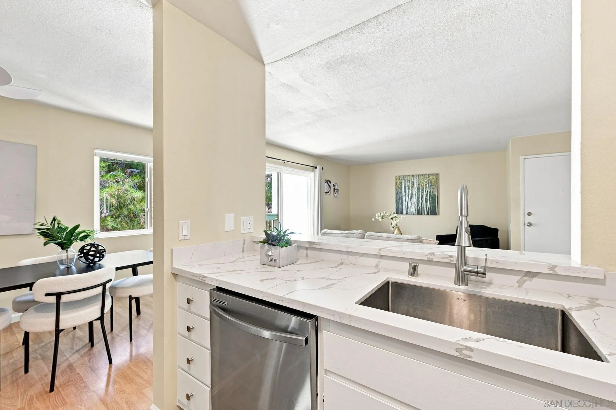 https://cdn.realtyfeed.com/cdn/127/260020999/56b13a1052f60c0993c1c2c0dbe2810e.webp
