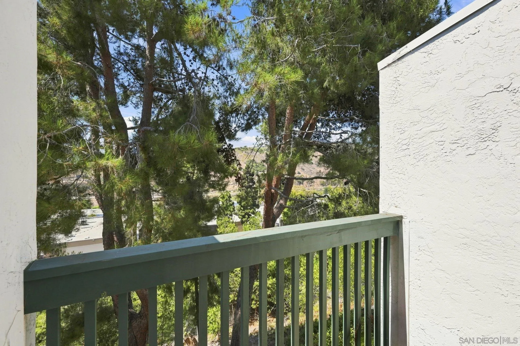 https://cdn.realtyfeed.com/cdn/127/260020999/8cea4f8bf4e4b57122bff5ec6a54cced.webp