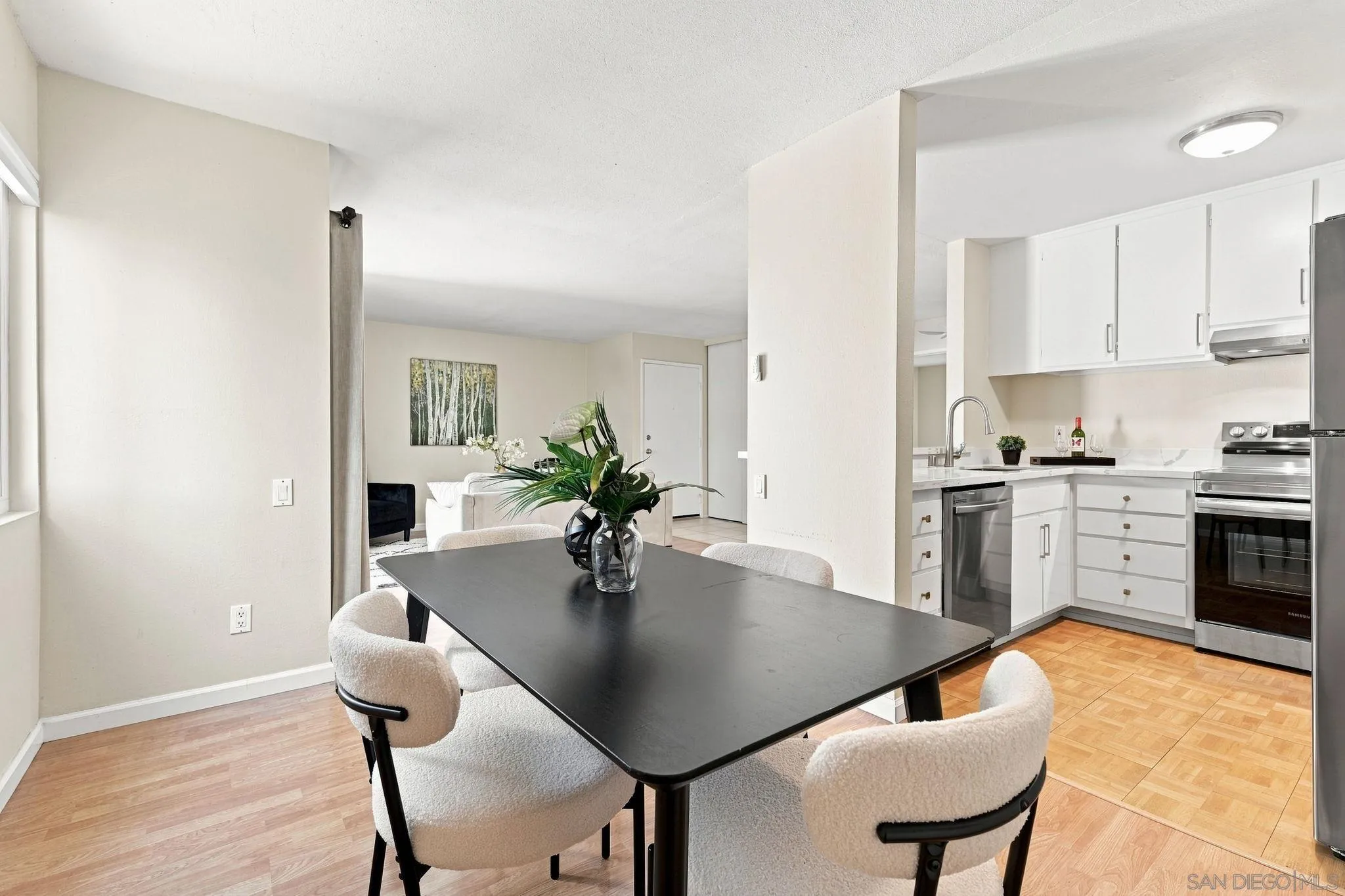 https://cdn.realtyfeed.com/cdn/127/260020999/9351d80d86720ece502ce121baa39f88.webp