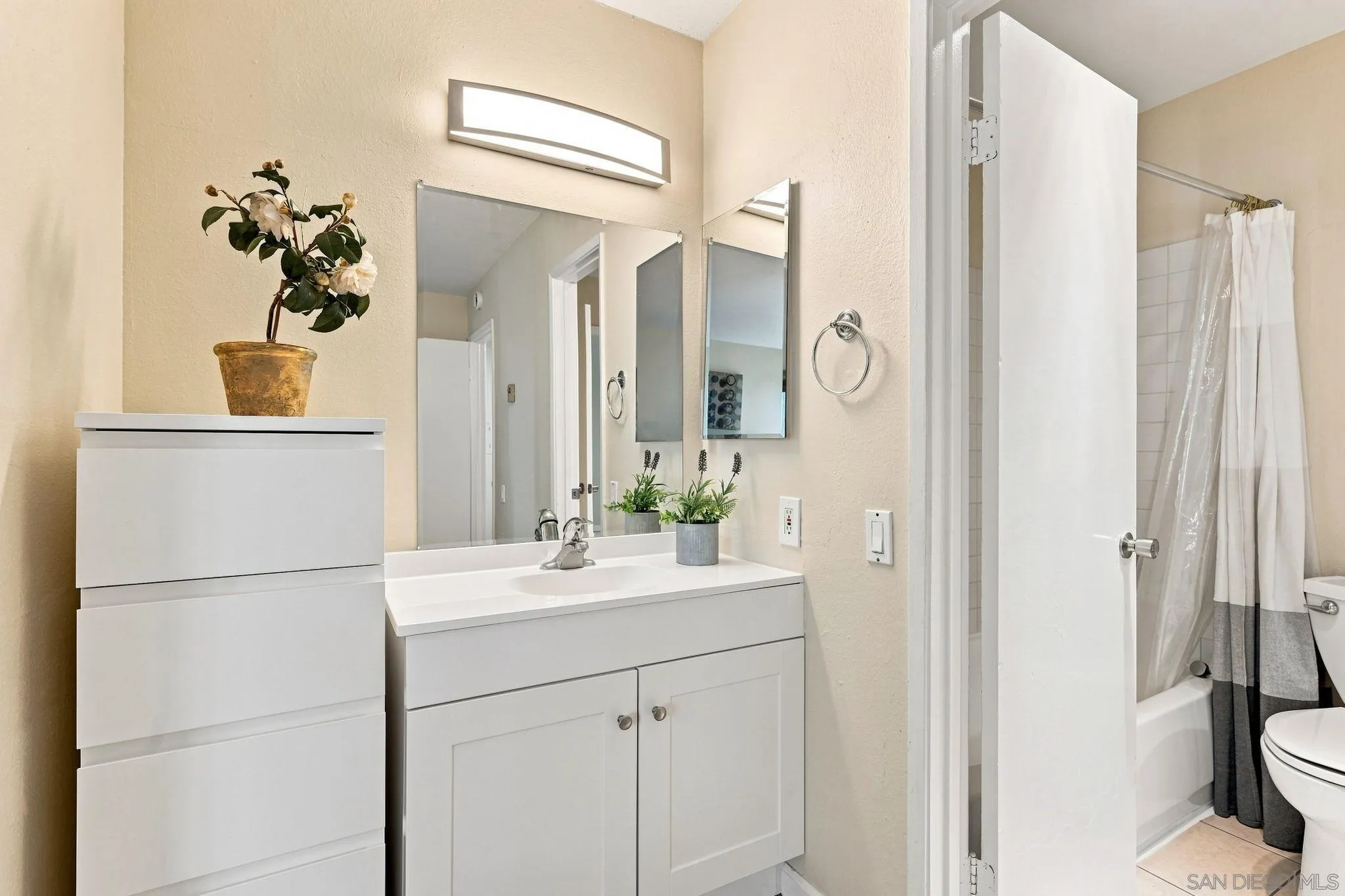 https://cdn.realtyfeed.com/cdn/127/260020999/aa448bdedb19c49c5b6f897624b1cb3e.webp