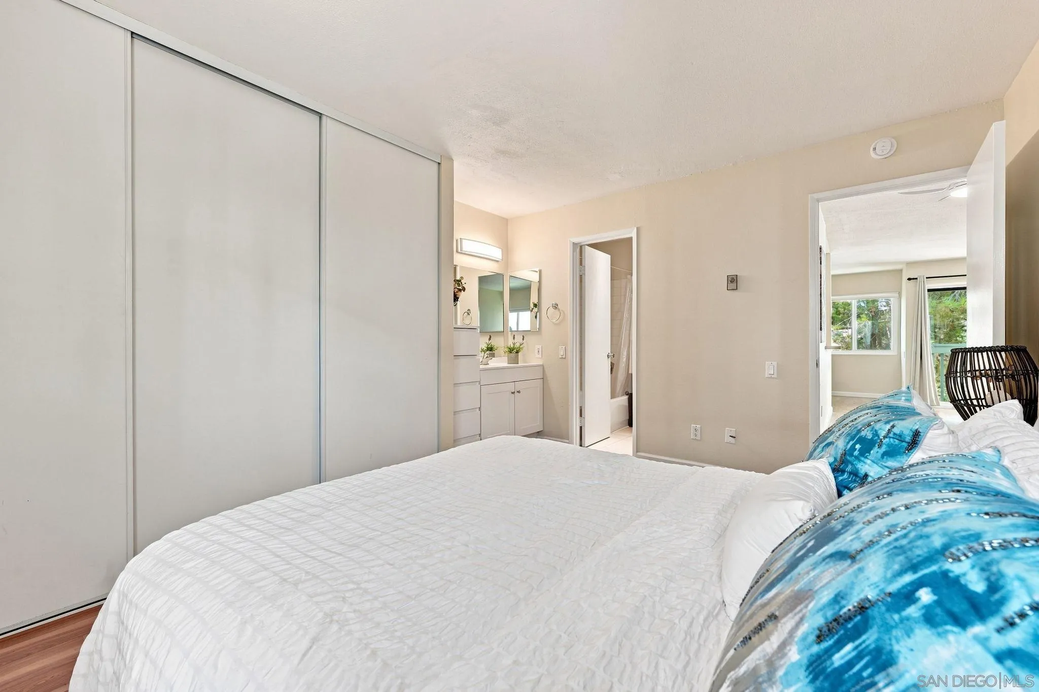 https://cdn.realtyfeed.com/cdn/127/260020999/aa9bdd128300eecd5ea71c7e1f252a8d.webp