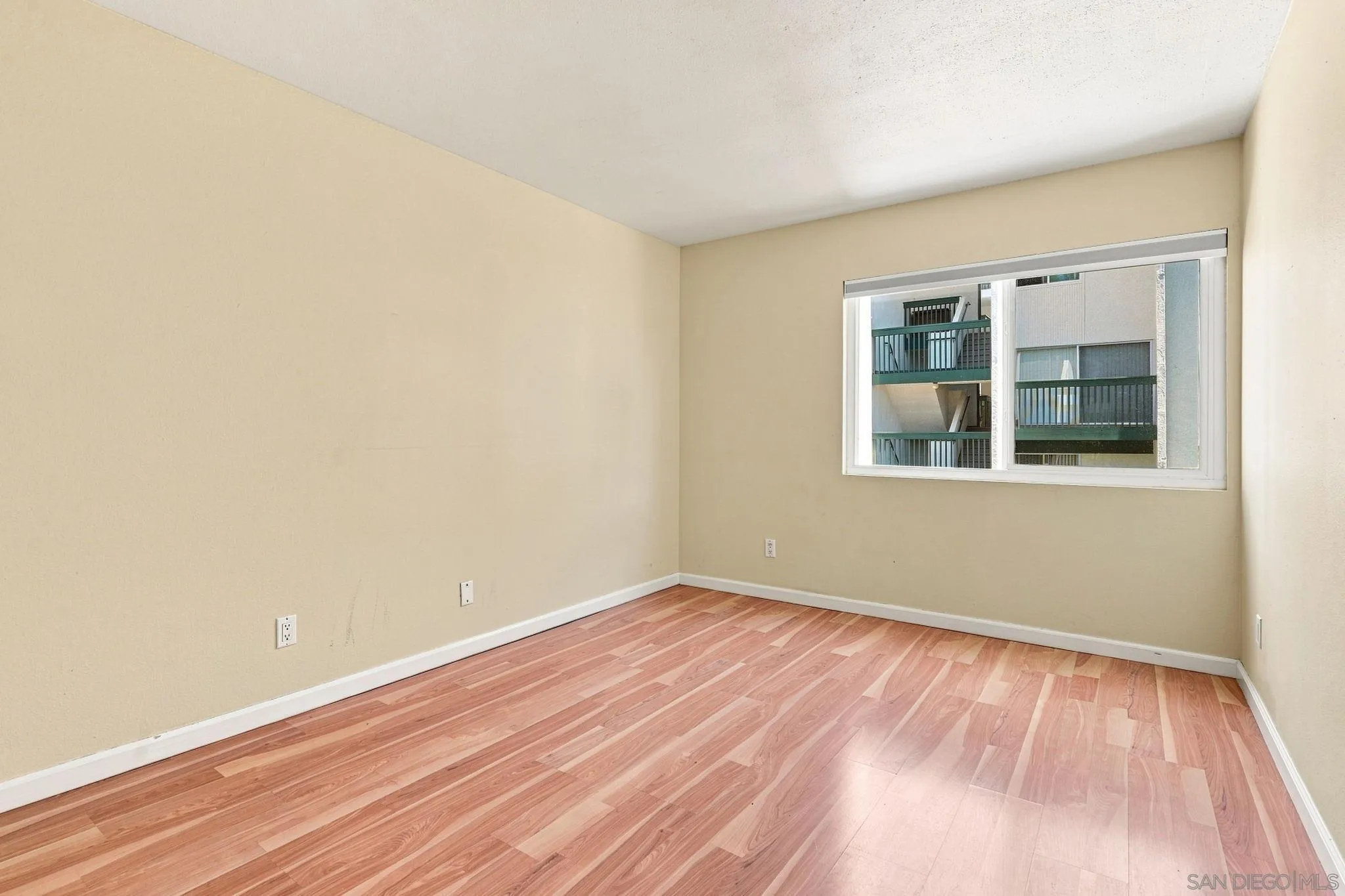 https://cdn.realtyfeed.com/cdn/127/260020999/fb69f6e66d183d046605a7b95144a98e.webp