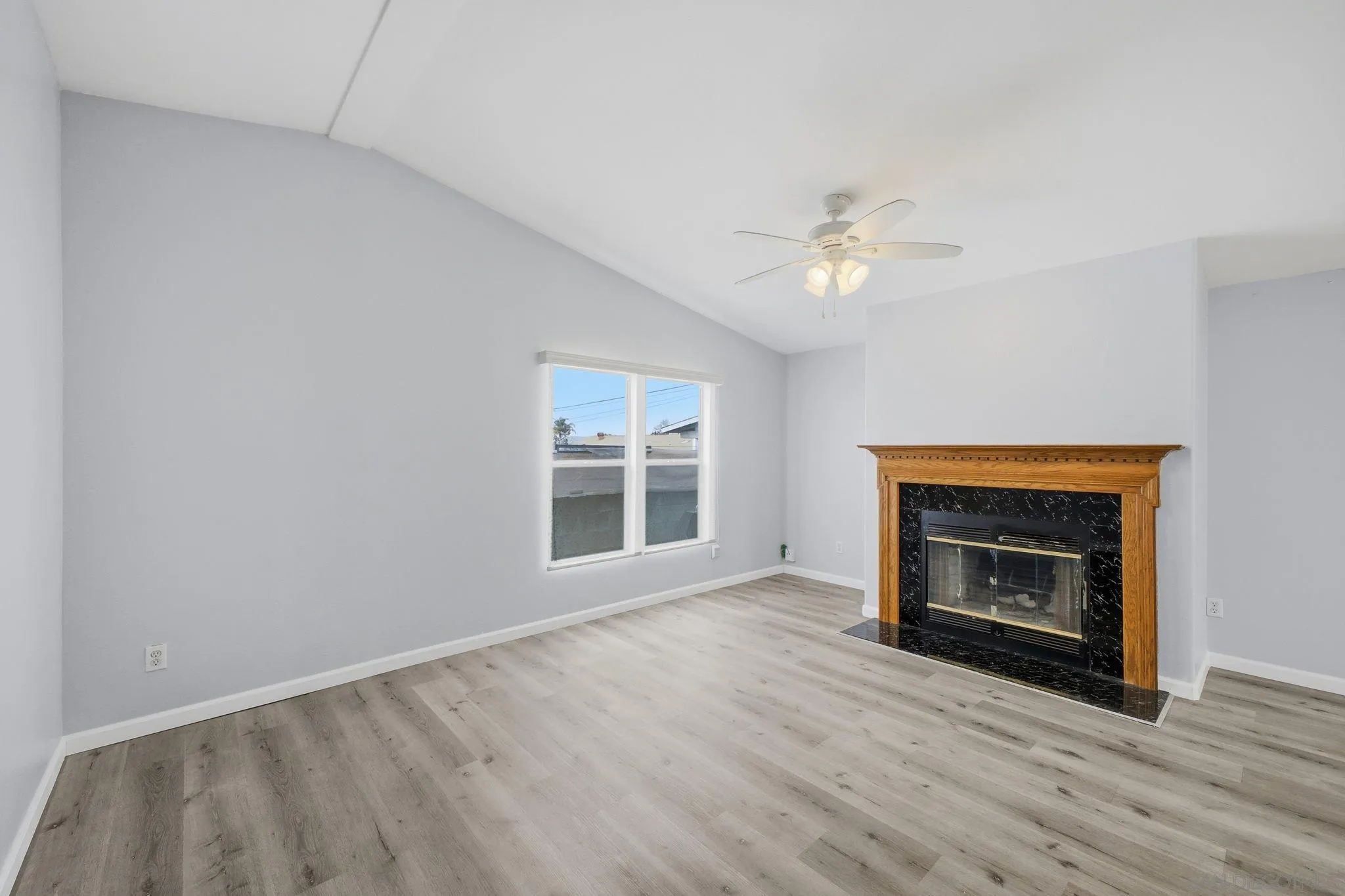 https://cdn.realtyfeed.com/cdn/127/260021005/c92635175ee0bb4e057b8743ae6d0497.webp