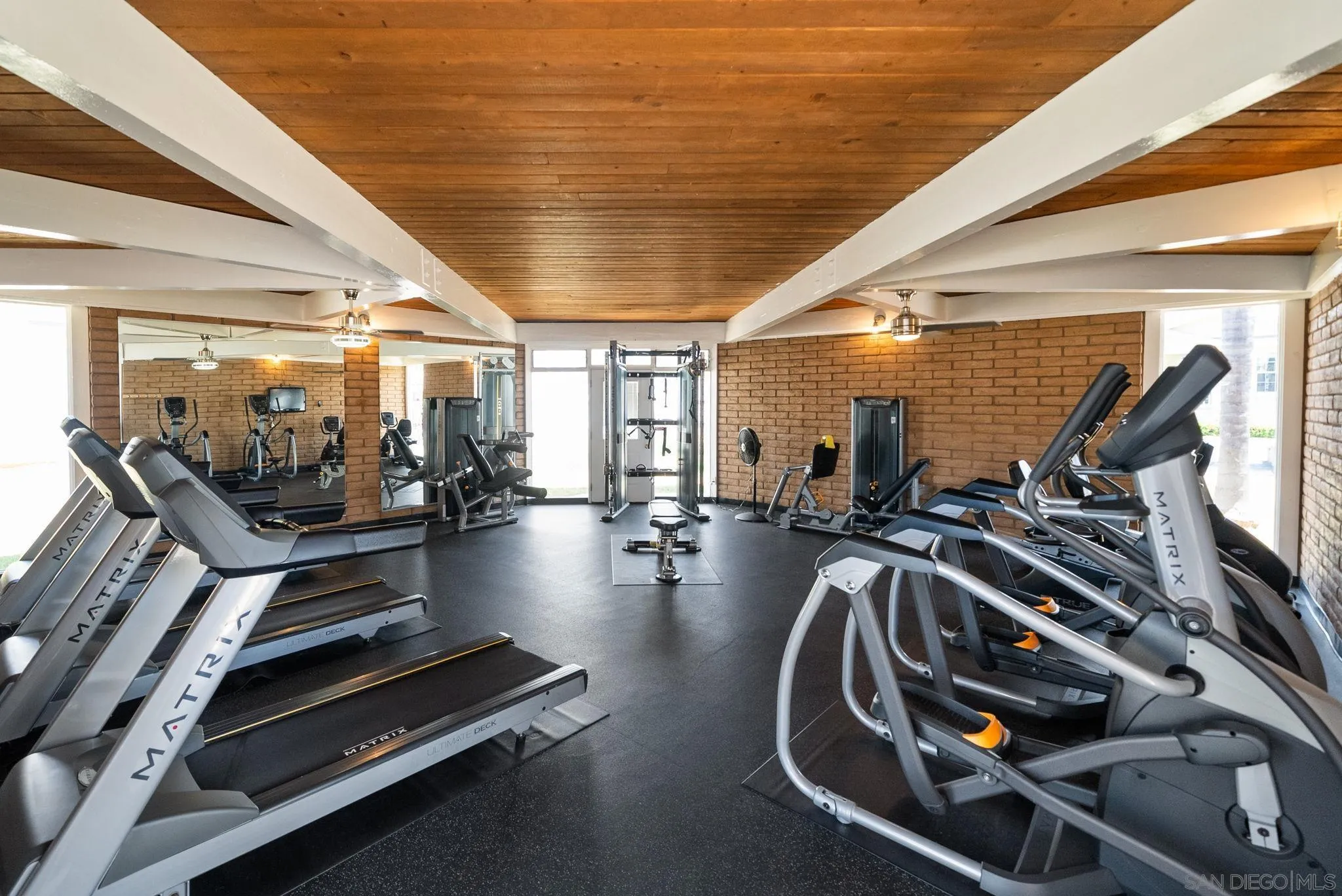 https://cdn.realtyfeed.com/cdn/127/260021005/ca516f261565150b471bccb97f9d0279.webp