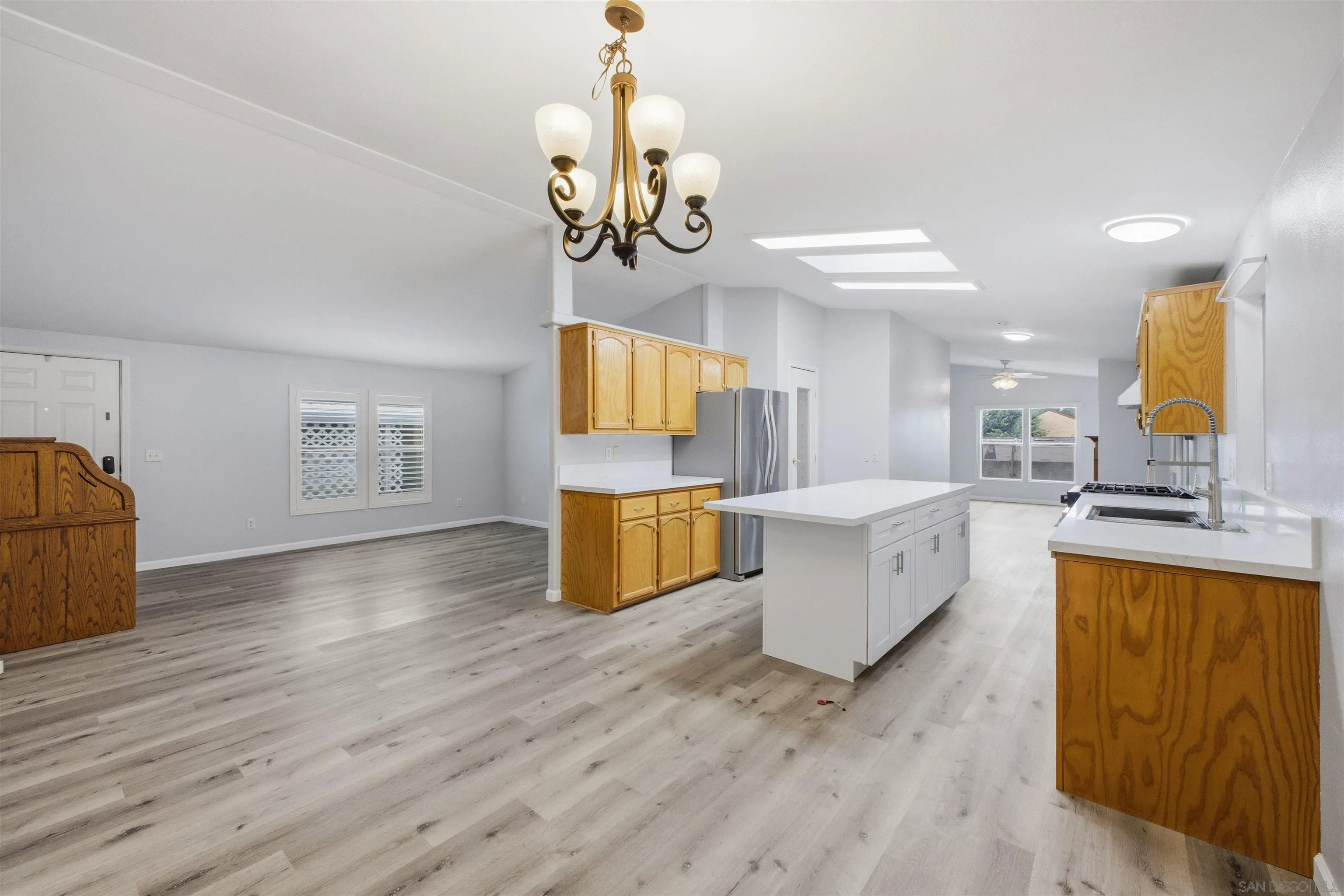 https://cdn.realtyfeed.com/cdn/127/260021005/d3428d3e1292bced737549fefd701b94.webp