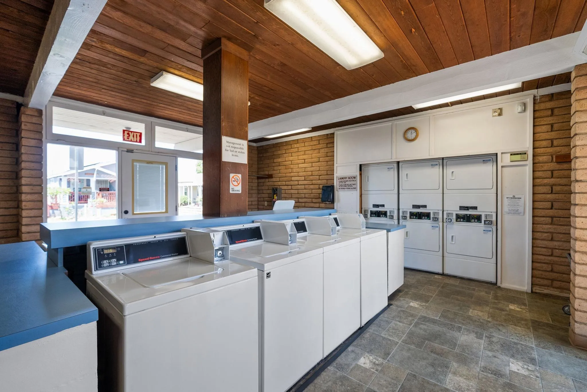 https://cdn.realtyfeed.com/cdn/127/260021005/fdfe2ccc01a425bcdca89f12a6709175.webp