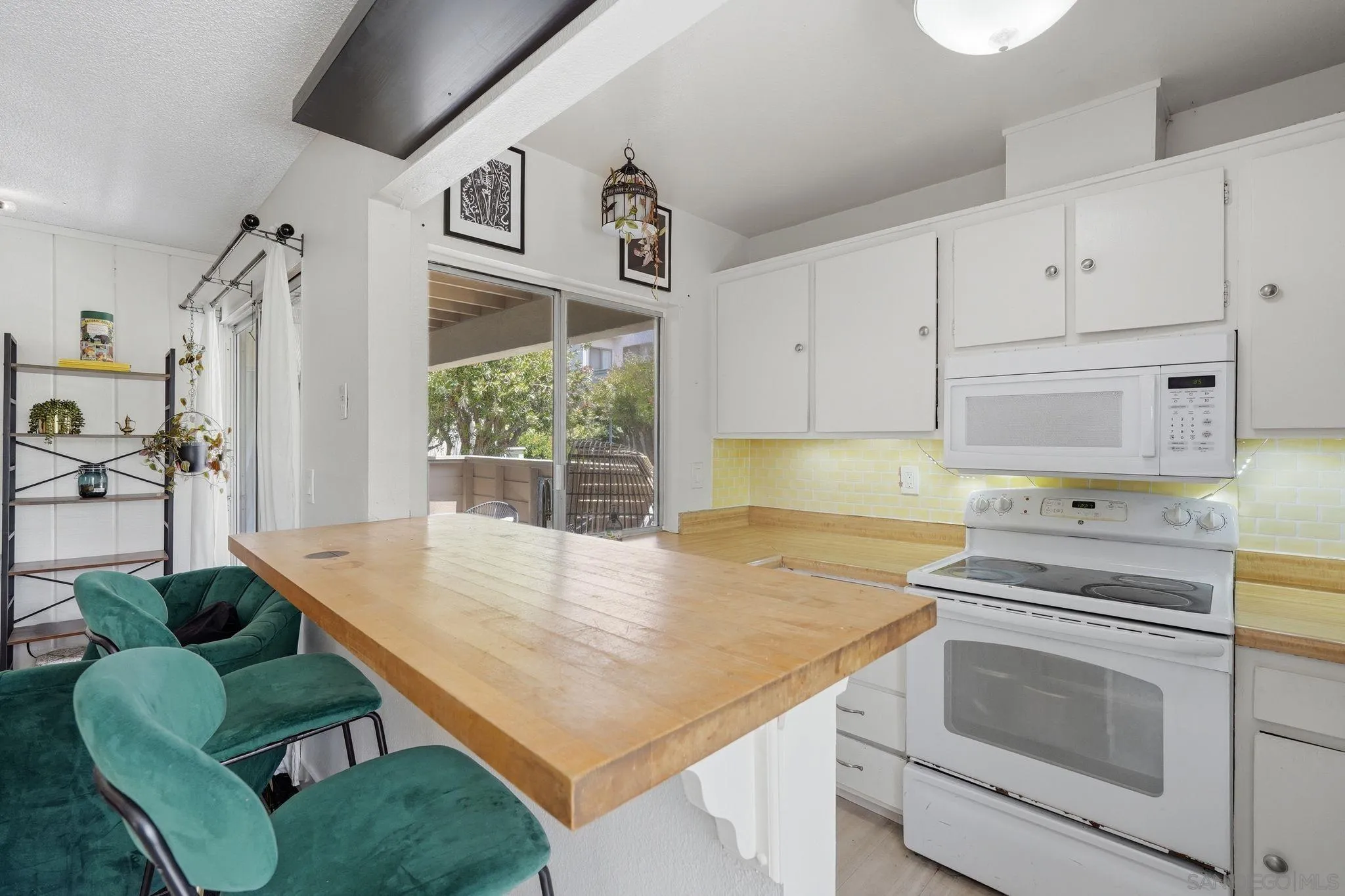 https://cdn.realtyfeed.com/cdn/127/260021007/d4985c925efd1c74dd2061427542e7b5.webp