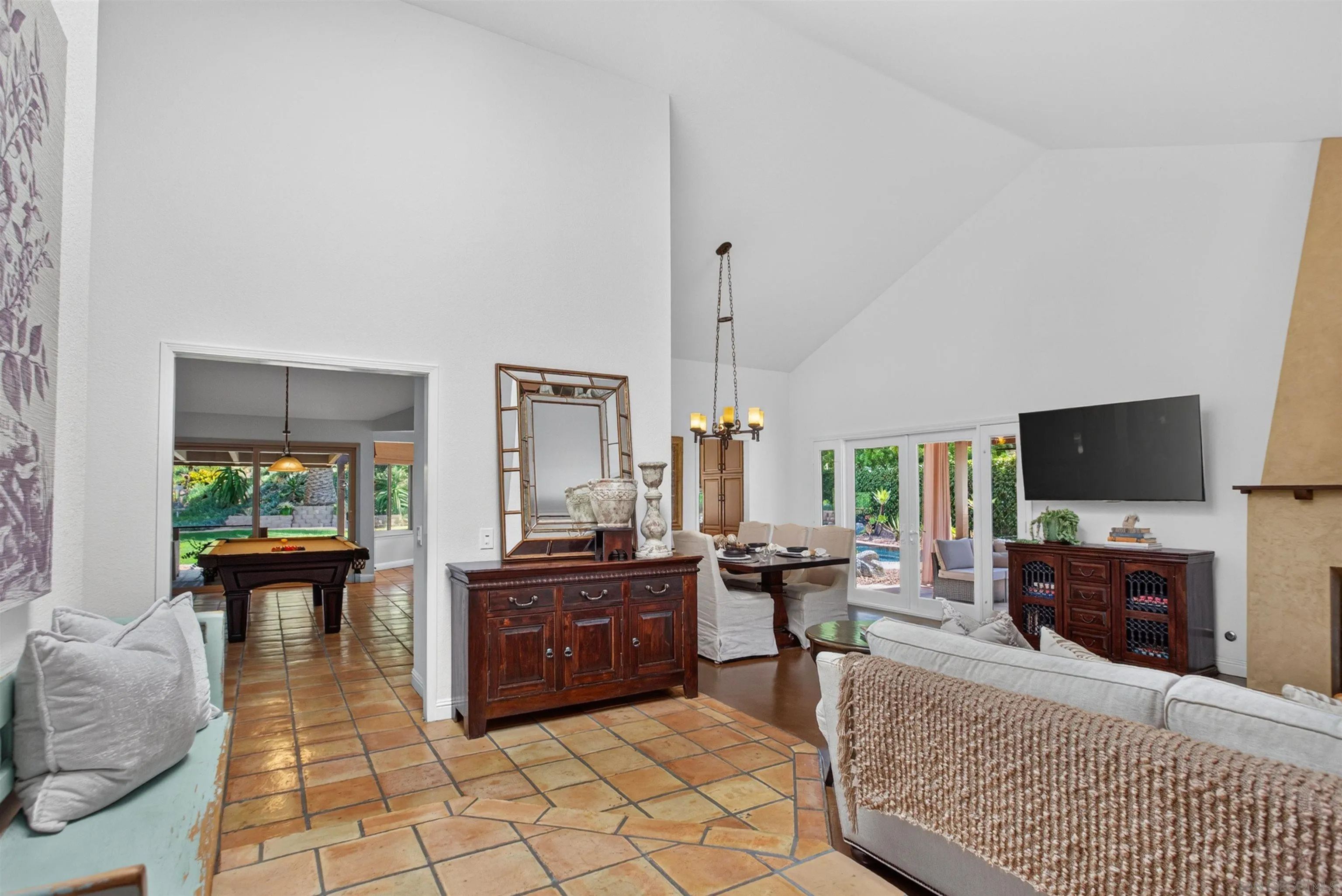 https://cdn.realtyfeed.com/cdn/127/260021009/2fc76c17f20699f2f6a30c996a352c40.webp