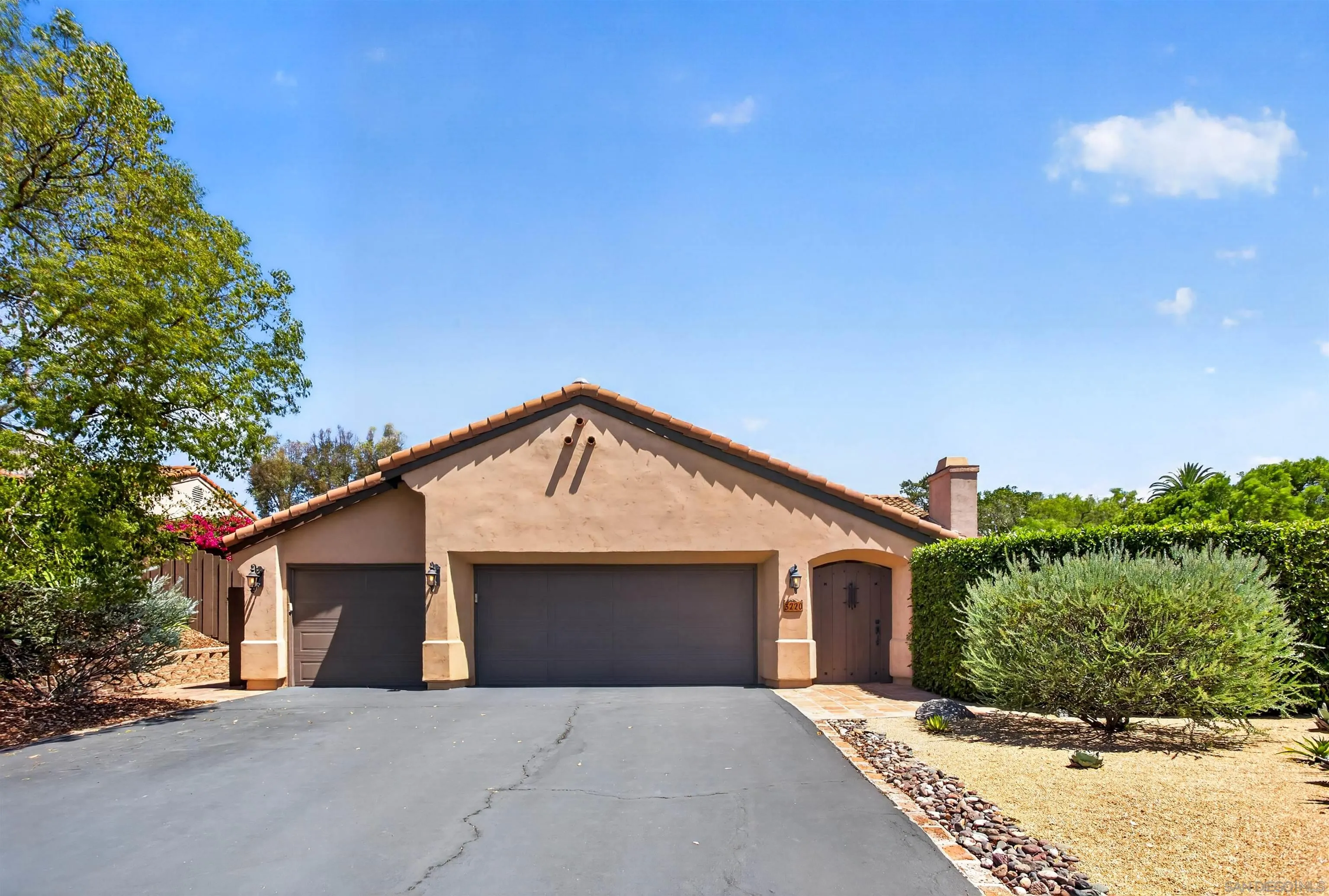 https://cdn.realtyfeed.com/cdn/127/260021009/41ffc51b709fccab82963f32348a7ce8.webp