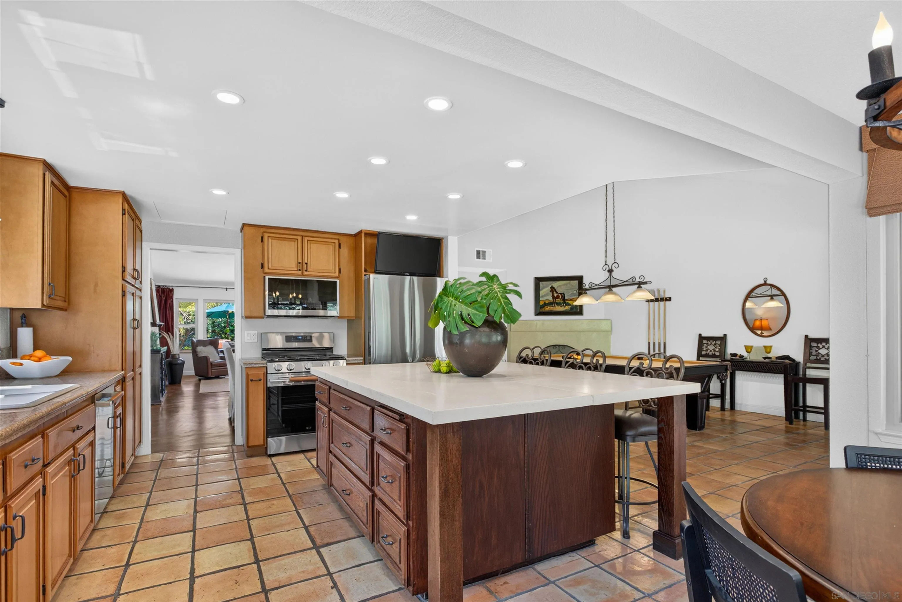 https://cdn.realtyfeed.com/cdn/127/260021009/49136bba50cbadcd7e7150ec10548ca7.webp