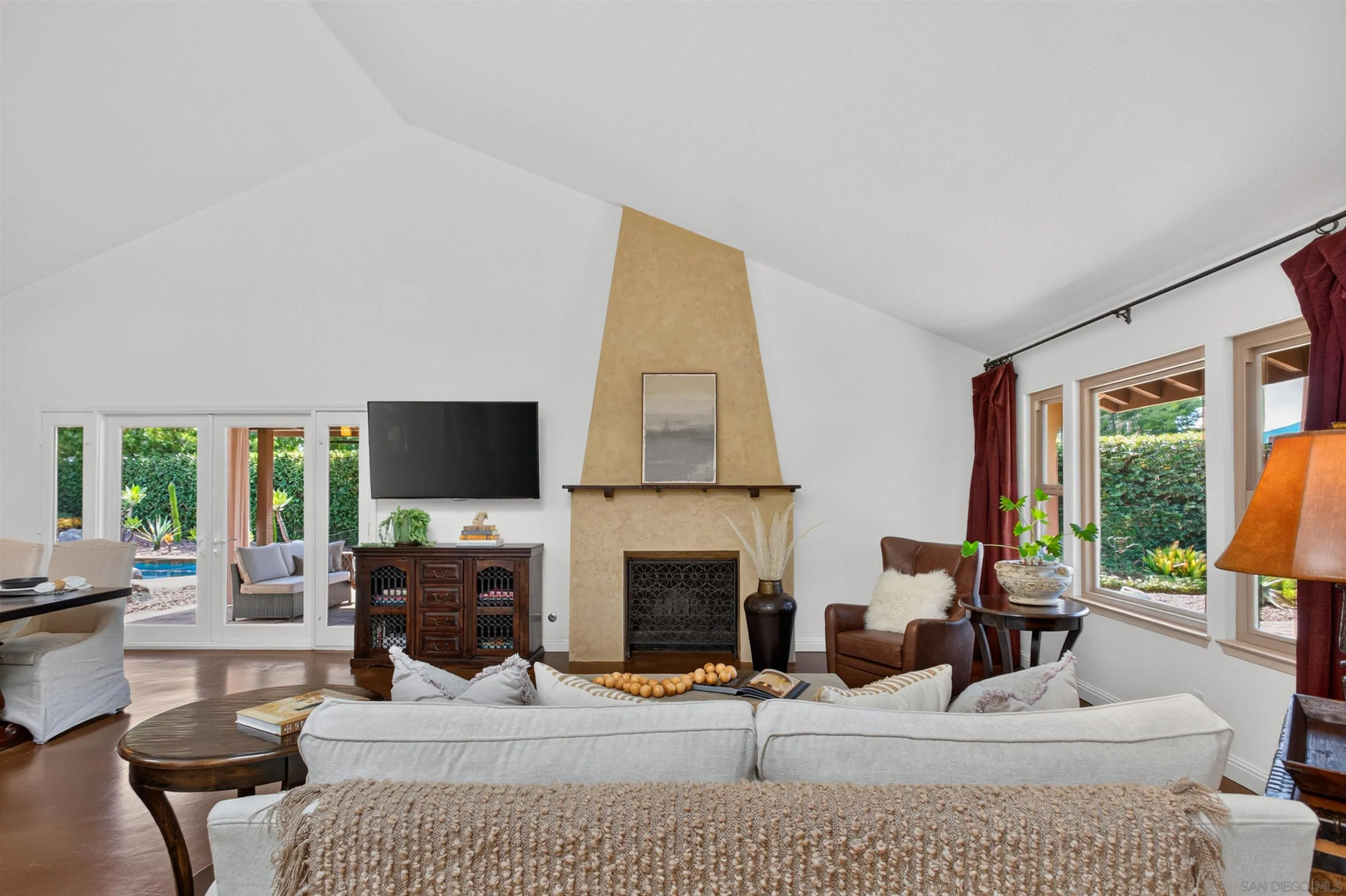 https://cdn.realtyfeed.com/cdn/127/260021009/52121f0724b72cfb33237213de10fed8.webp