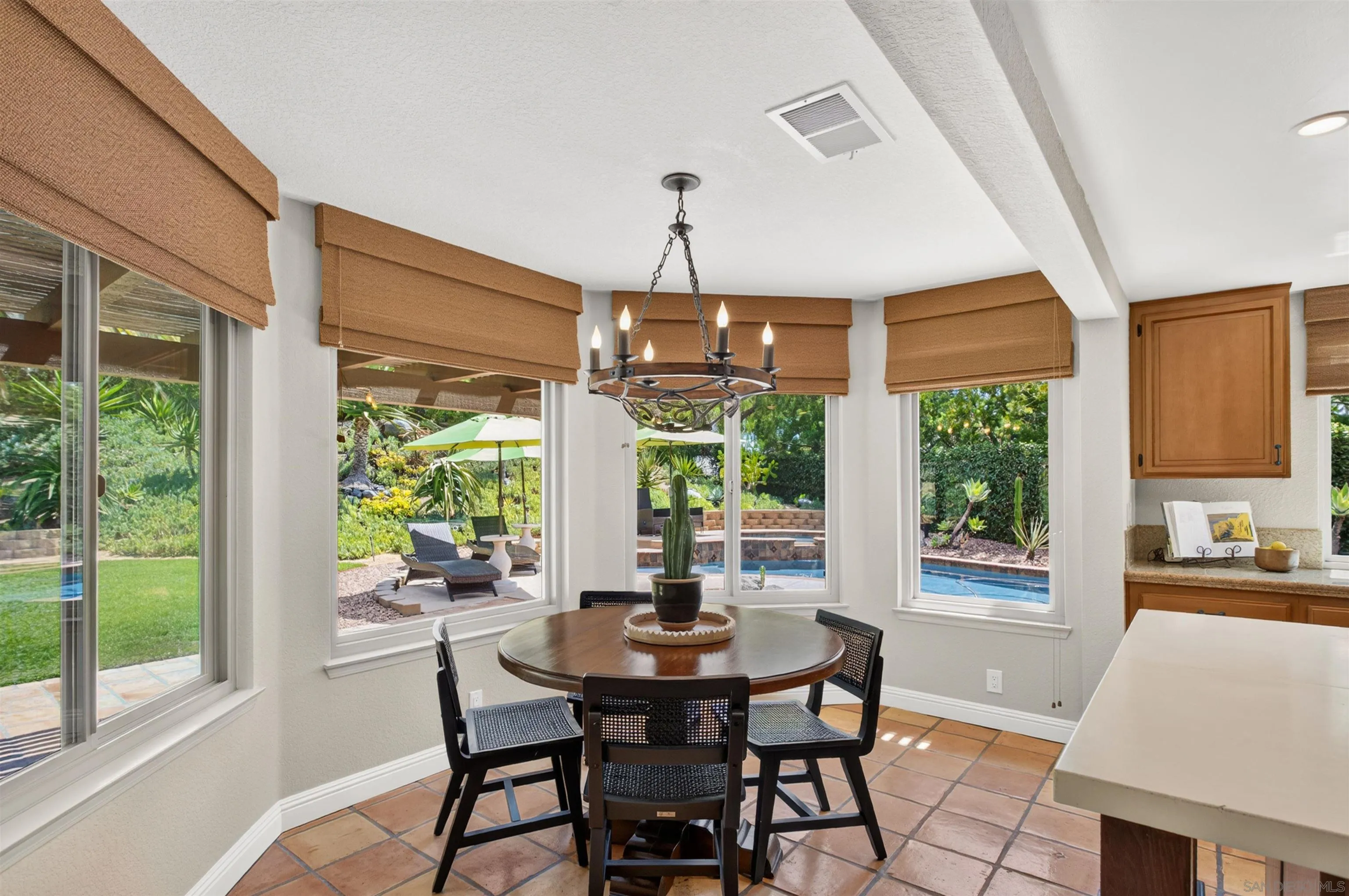 https://cdn.realtyfeed.com/cdn/127/260021009/642087cfe11550a13d51d4cf020ece60.webp