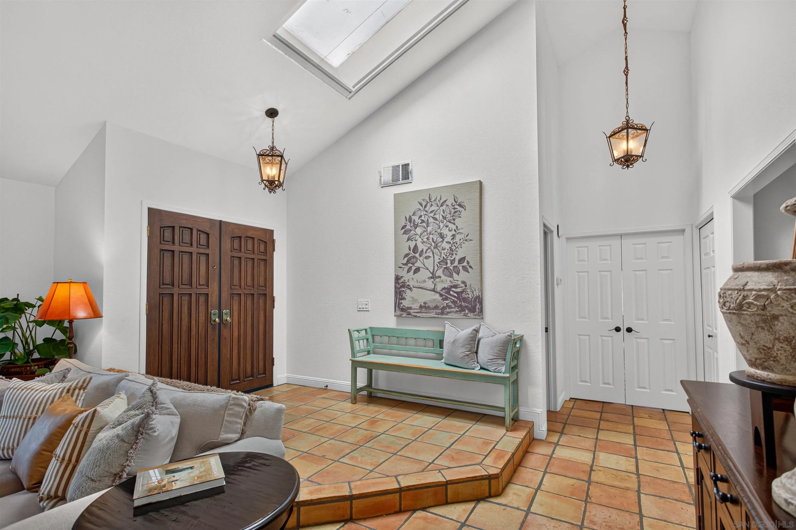https://cdn.realtyfeed.com/cdn/127/260021009/6dfa3f253f4c8d26ac8b79b449213b4f.webp