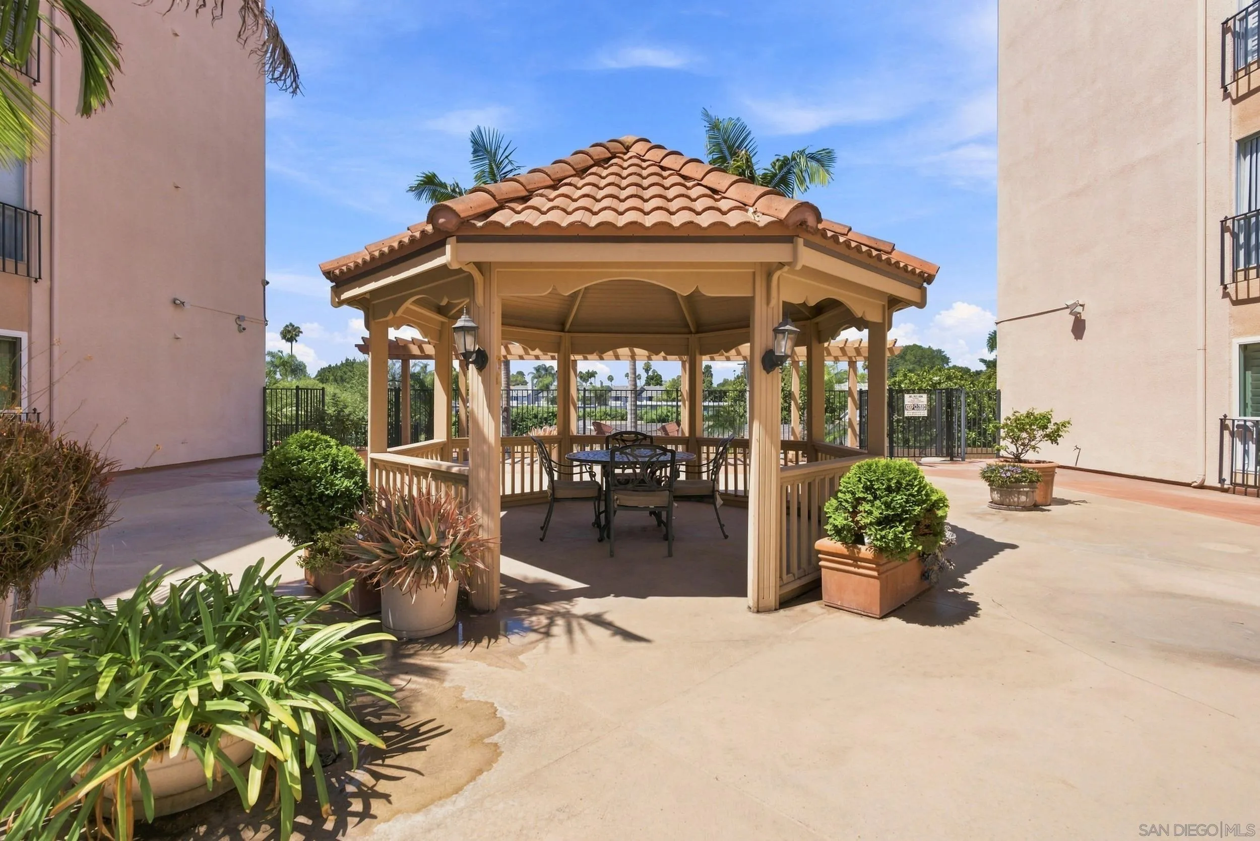 https://cdn.realtyfeed.com/cdn/127/260021013/1ce8f5183af1569d99b269faff24a1ec.webp