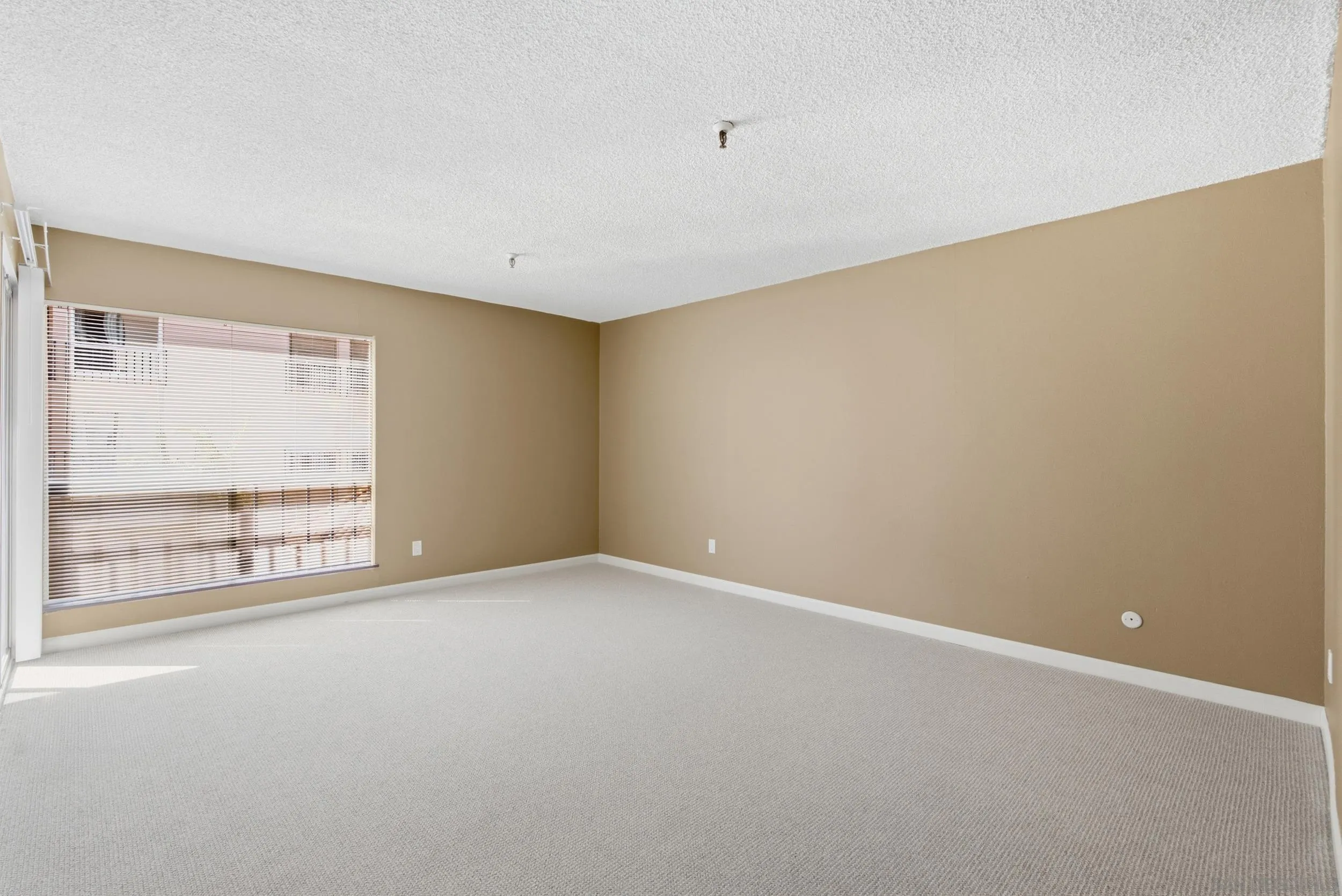 https://cdn.realtyfeed.com/cdn/127/260021013/29e8bfa6f4db98c7bb5014a989ff80fc.webp