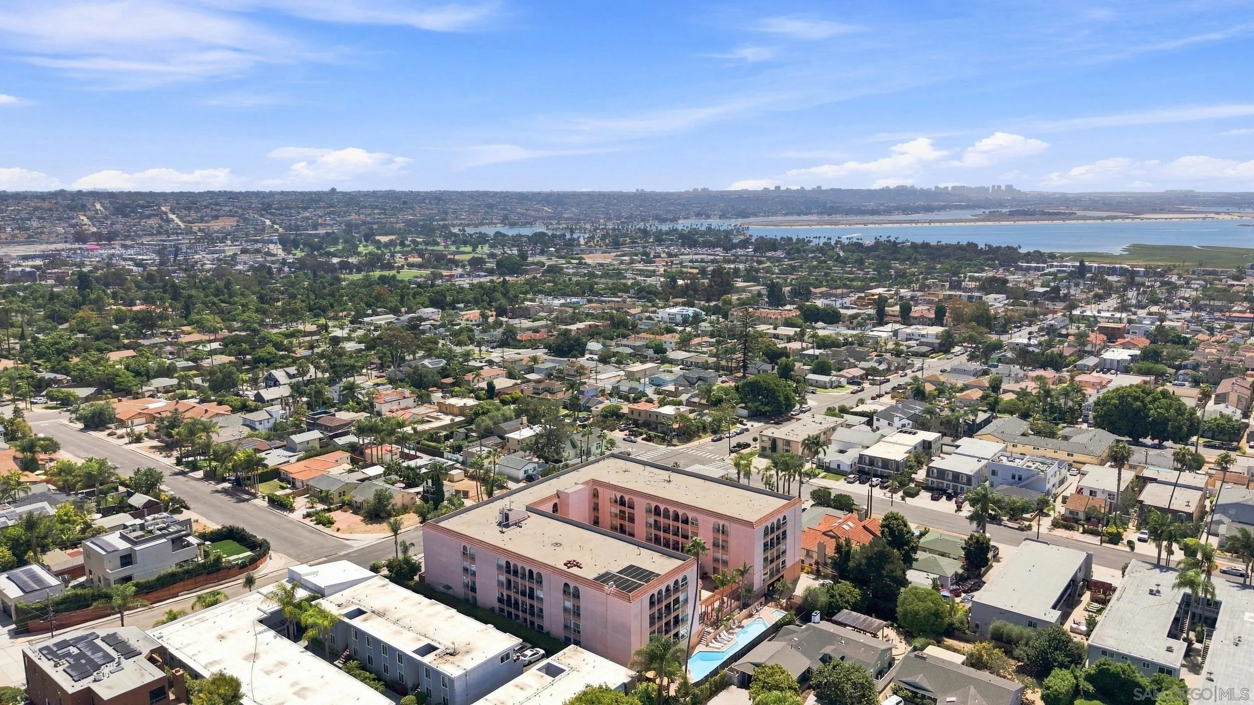 https://cdn.realtyfeed.com/cdn/127/260021013/67f03eb3da031693ec72d006c2dfe455.webp