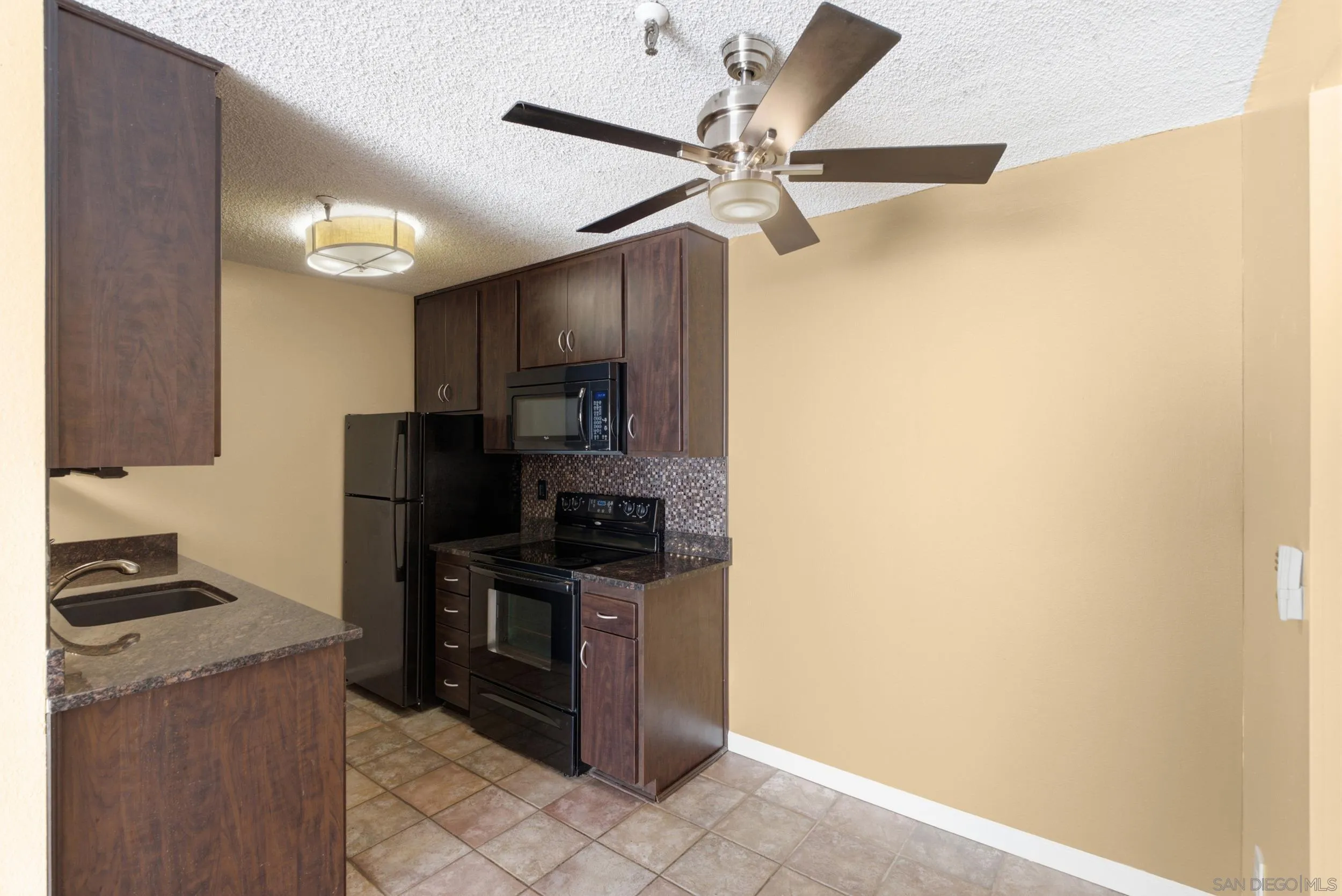 https://cdn.realtyfeed.com/cdn/127/260021013/68b9bc944953761d4121b9f0bc16350b.webp