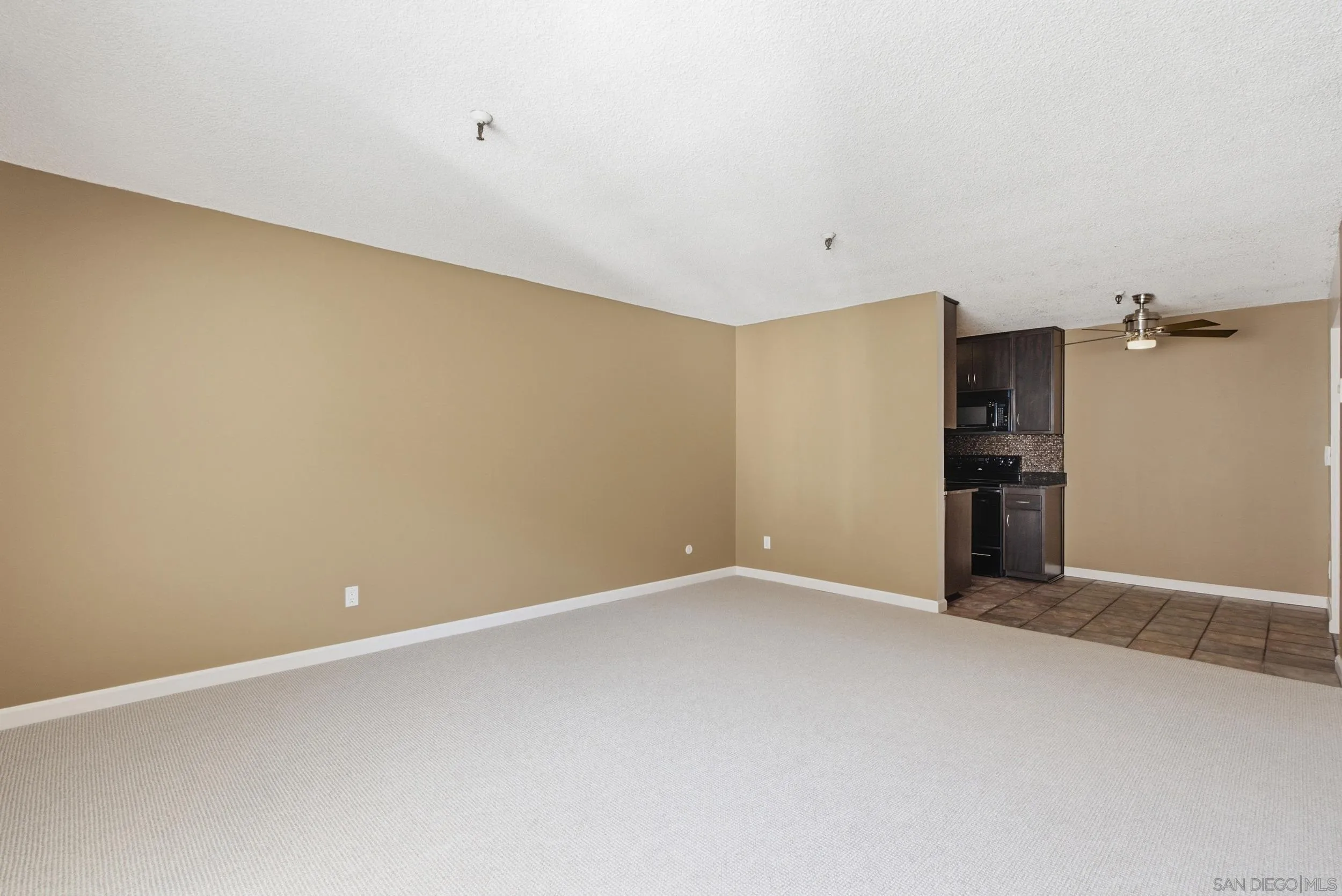 https://cdn.realtyfeed.com/cdn/127/260021013/7bbd3dd0147f6775d1ef878e97b64e2f.webp