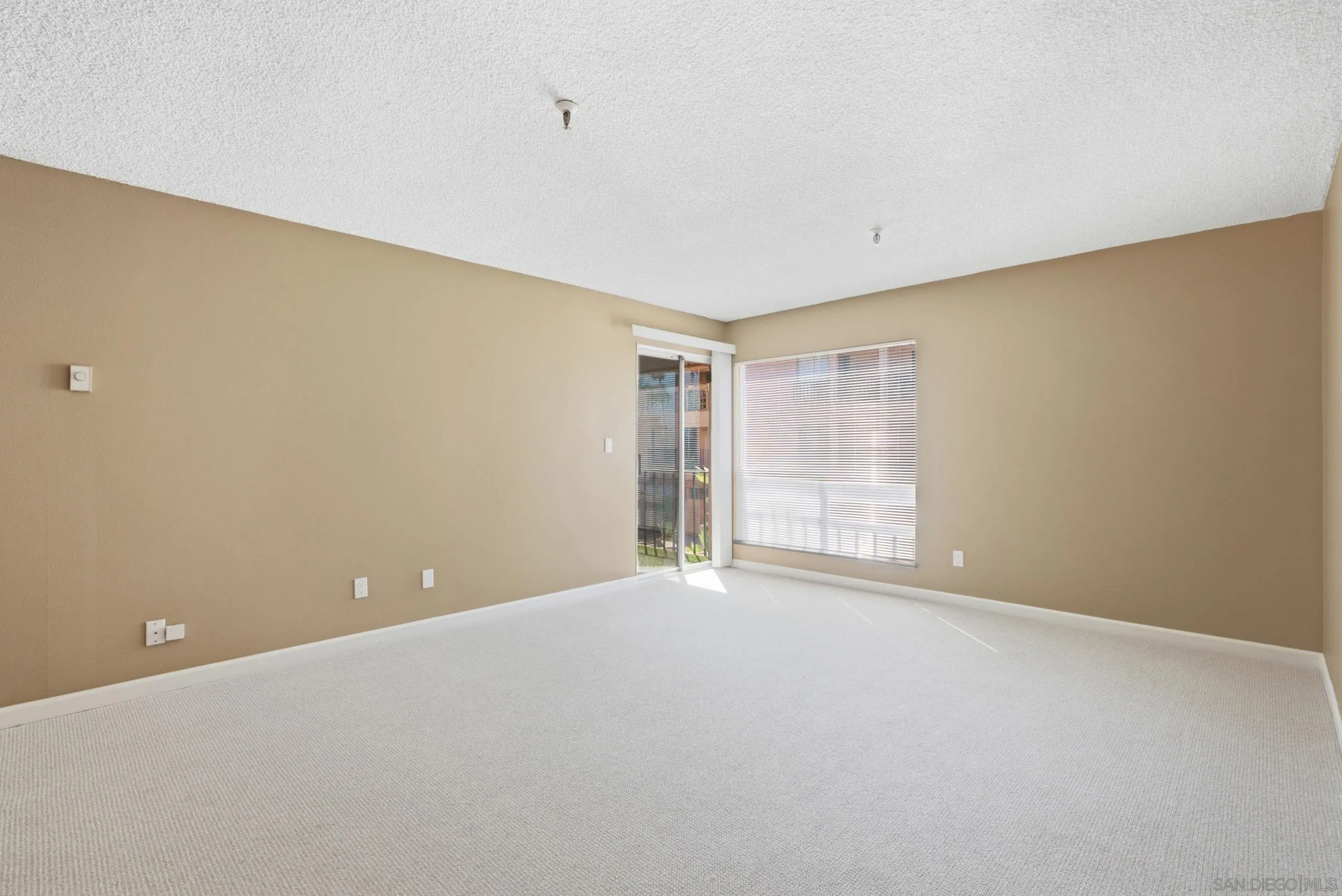 https://cdn.realtyfeed.com/cdn/127/260021013/8c4a70706fa0a14daeaa79823be63aa2.webp