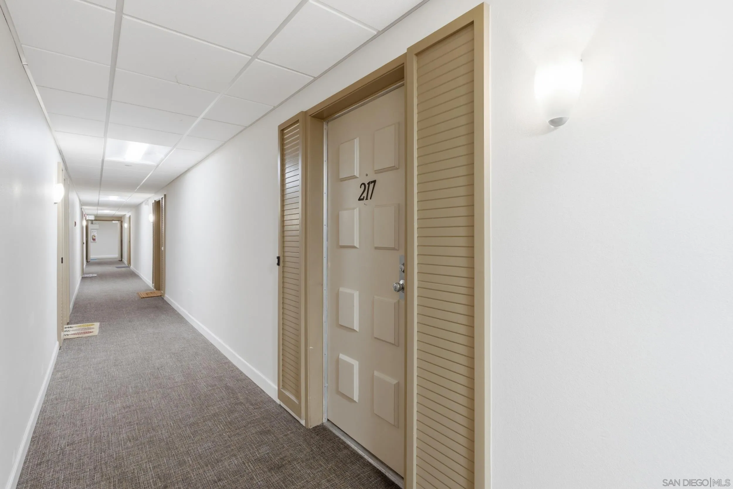 https://cdn.realtyfeed.com/cdn/127/260021013/a409c79e23b0178b405a1cc2d0b52f55.webp