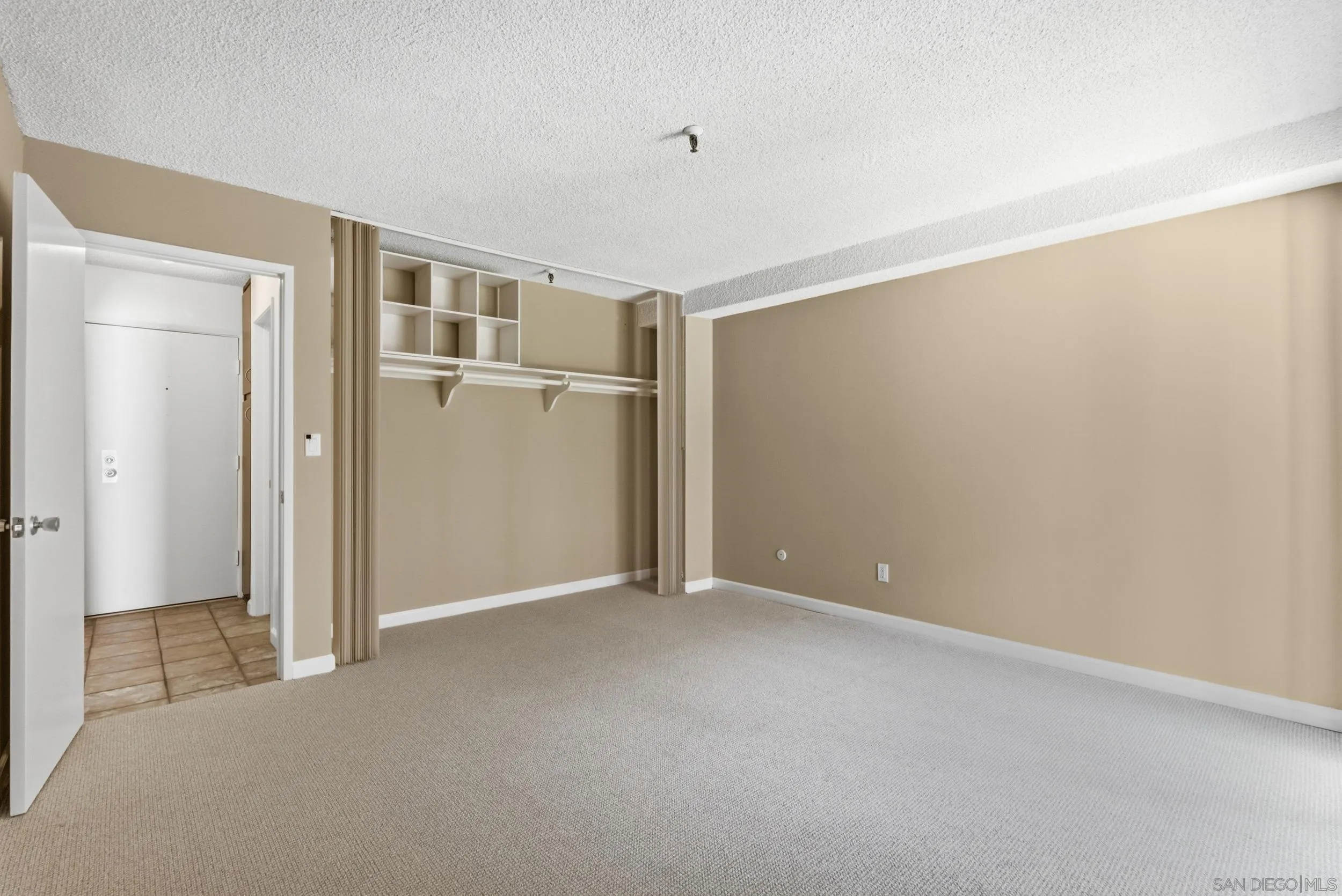 https://cdn.realtyfeed.com/cdn/127/260021013/a4f8e46977d9dfb45fb7ed7e87b25ede.webp
