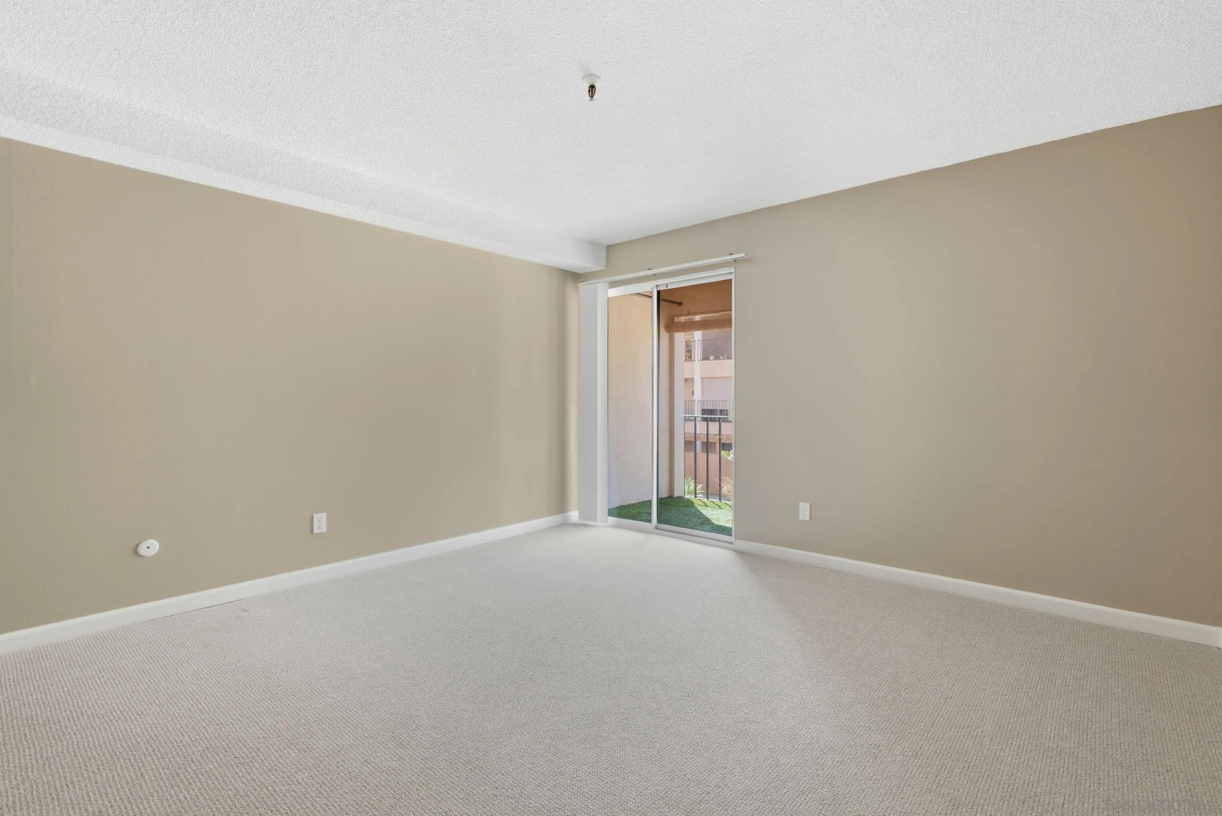 https://cdn.realtyfeed.com/cdn/127/260021013/abb568a2a9aae5bf83c90437bfde3307.webp