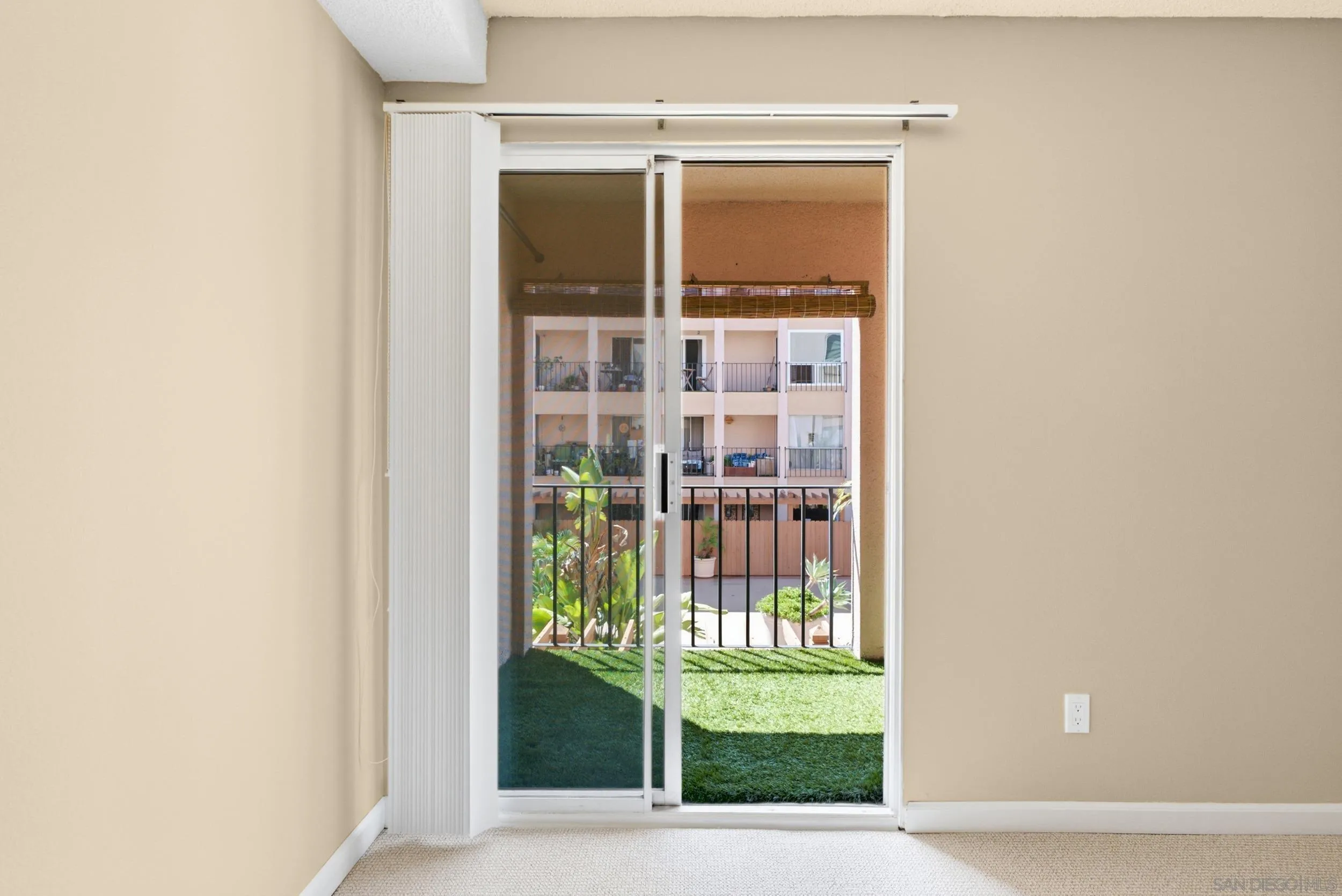 https://cdn.realtyfeed.com/cdn/127/260021013/b819a79ec864801321124c49845727aa.webp