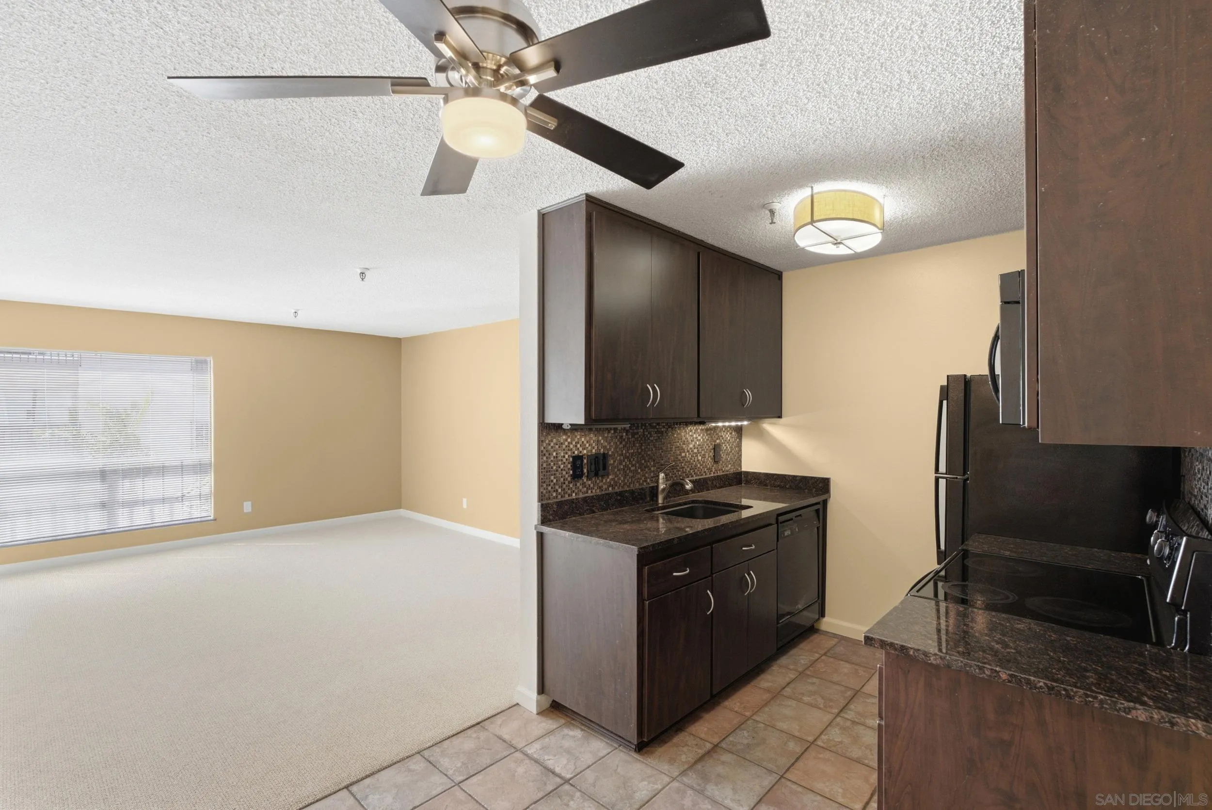 https://cdn.realtyfeed.com/cdn/127/260021013/e2e878ad95ab9f981e640906097724cf.webp