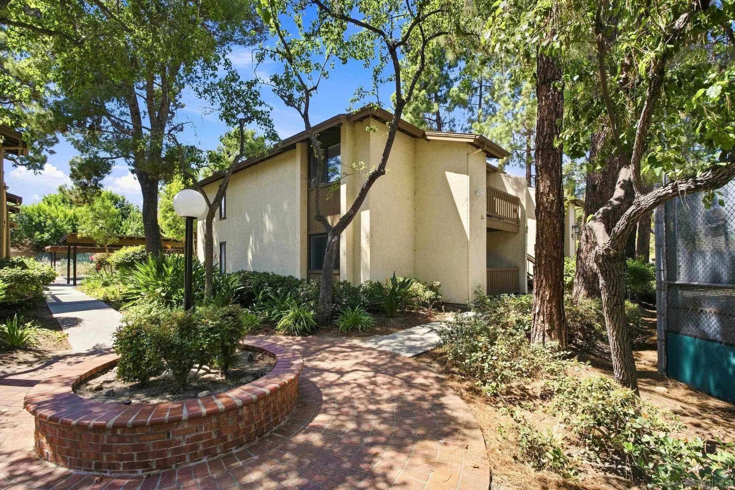 https://cdn.realtyfeed.com/cdn/127/260021014/79ad93db2111dc881c03681aaf211408.webp