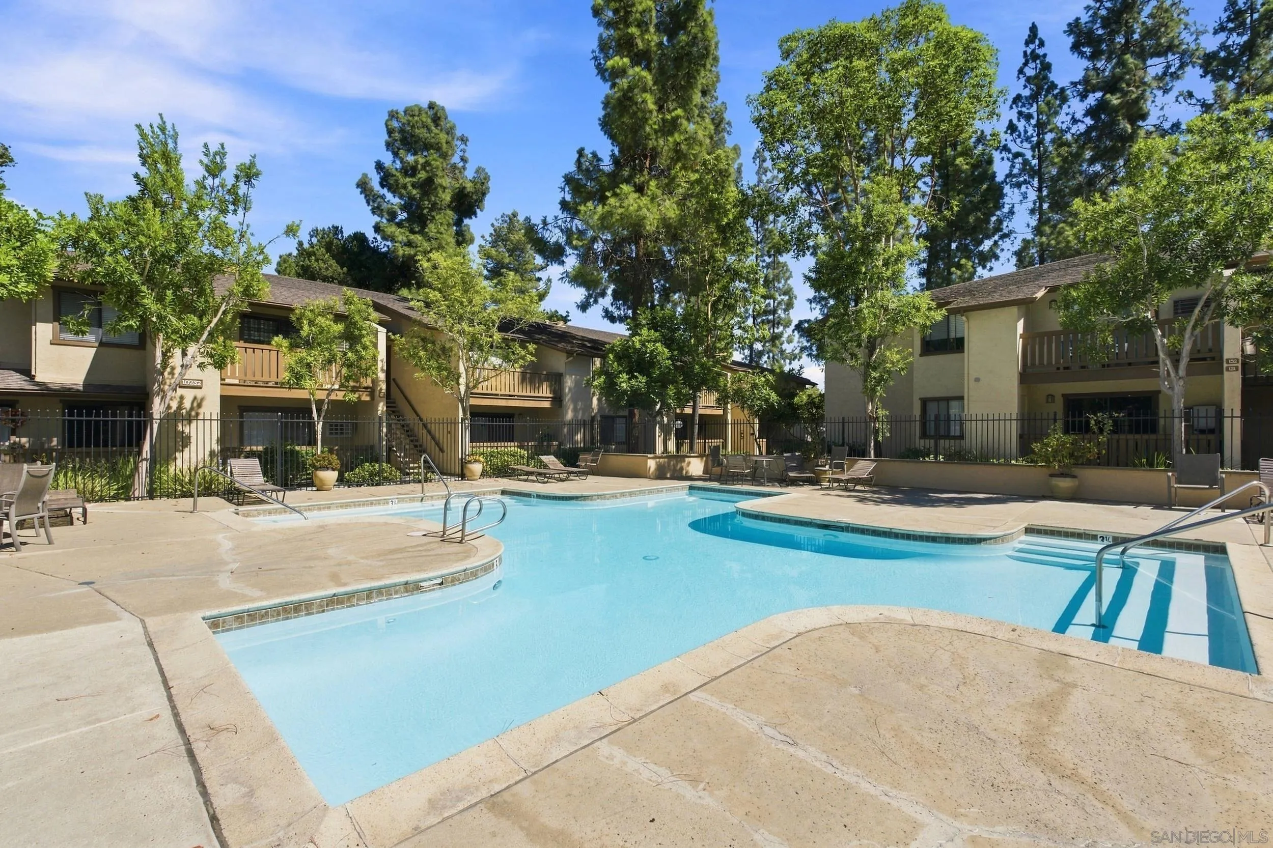 https://cdn.realtyfeed.com/cdn/127/260021014/87d0b8bbea3aacded0a31cc706b07b29.webp