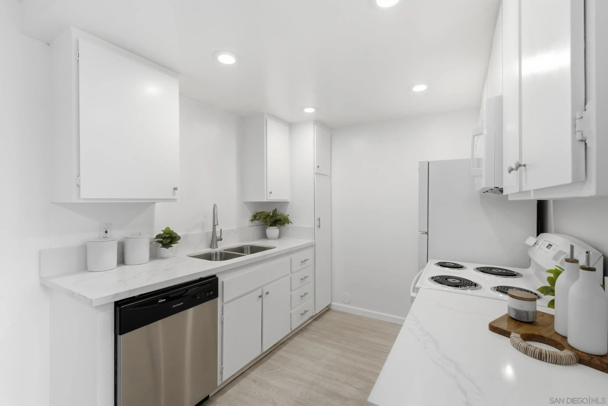 https://cdn.realtyfeed.com/cdn/127/260021014/8fe671ff6352848f29240d4548aa620f.webp