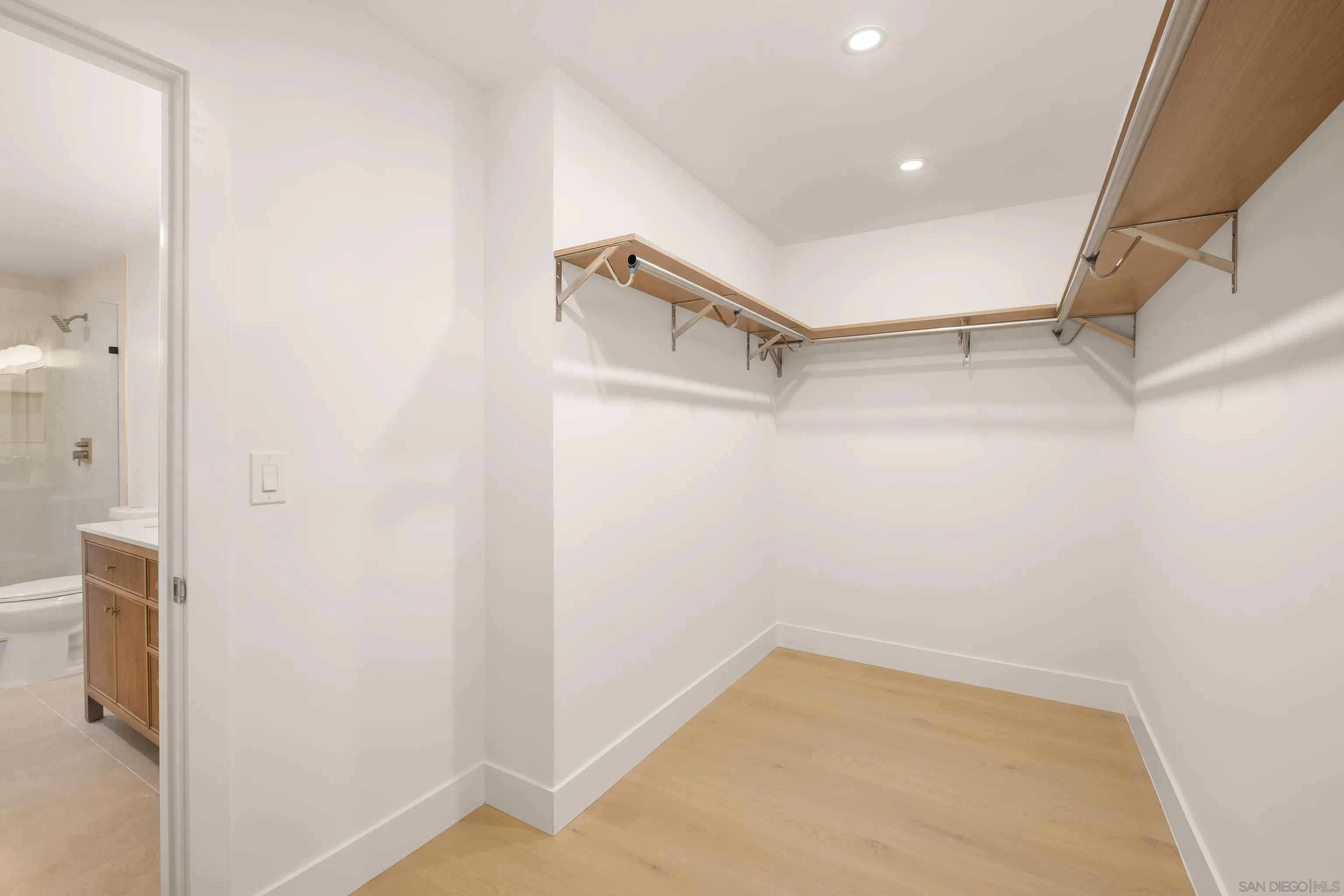 https://cdn.realtyfeed.com/cdn/127/260021016/0712490d39c838e5448c5e51cdf373e3.webp