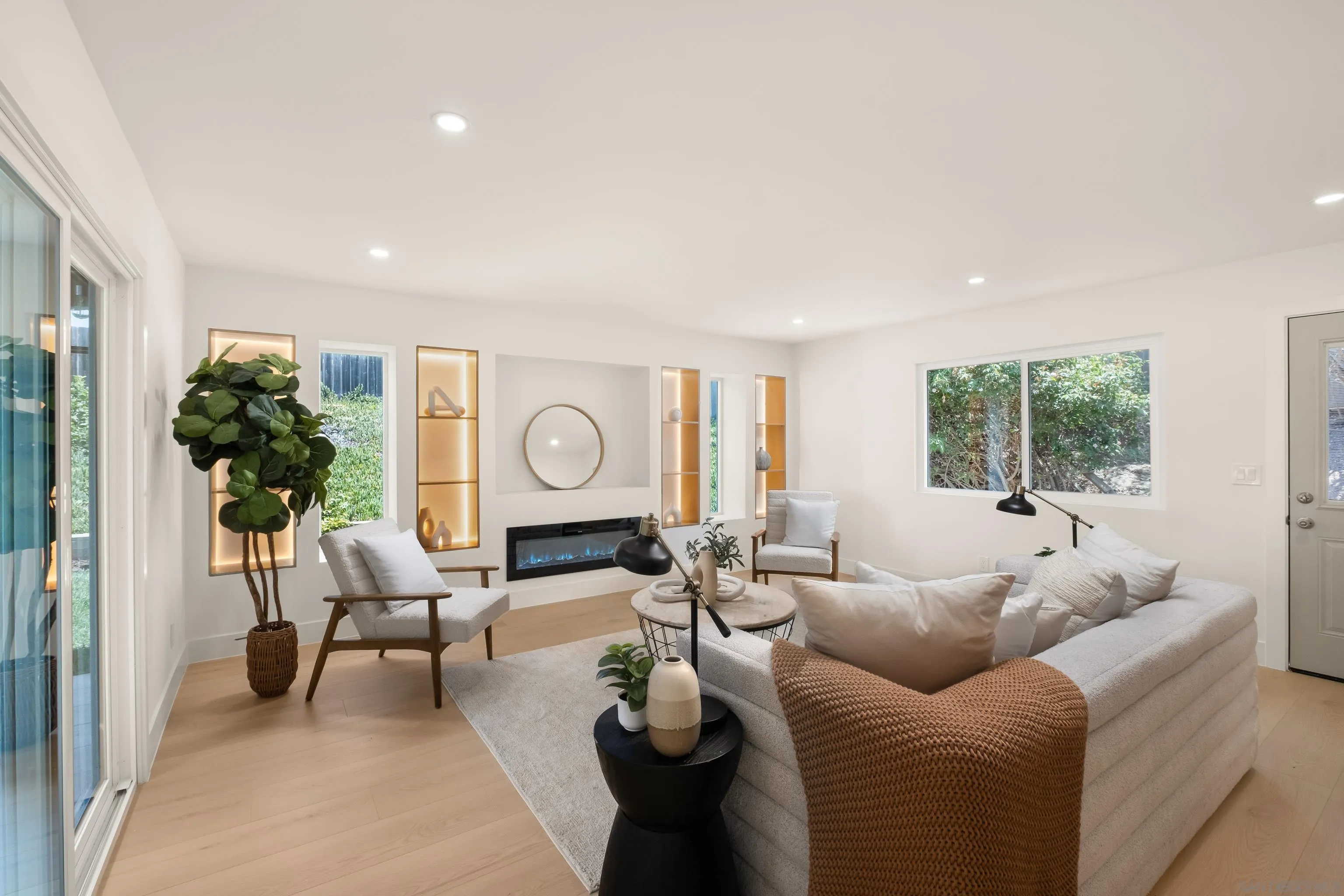 https://cdn.realtyfeed.com/cdn/127/260021016/4055fb3dddaed5c642c4b22e5b2358b4.webp