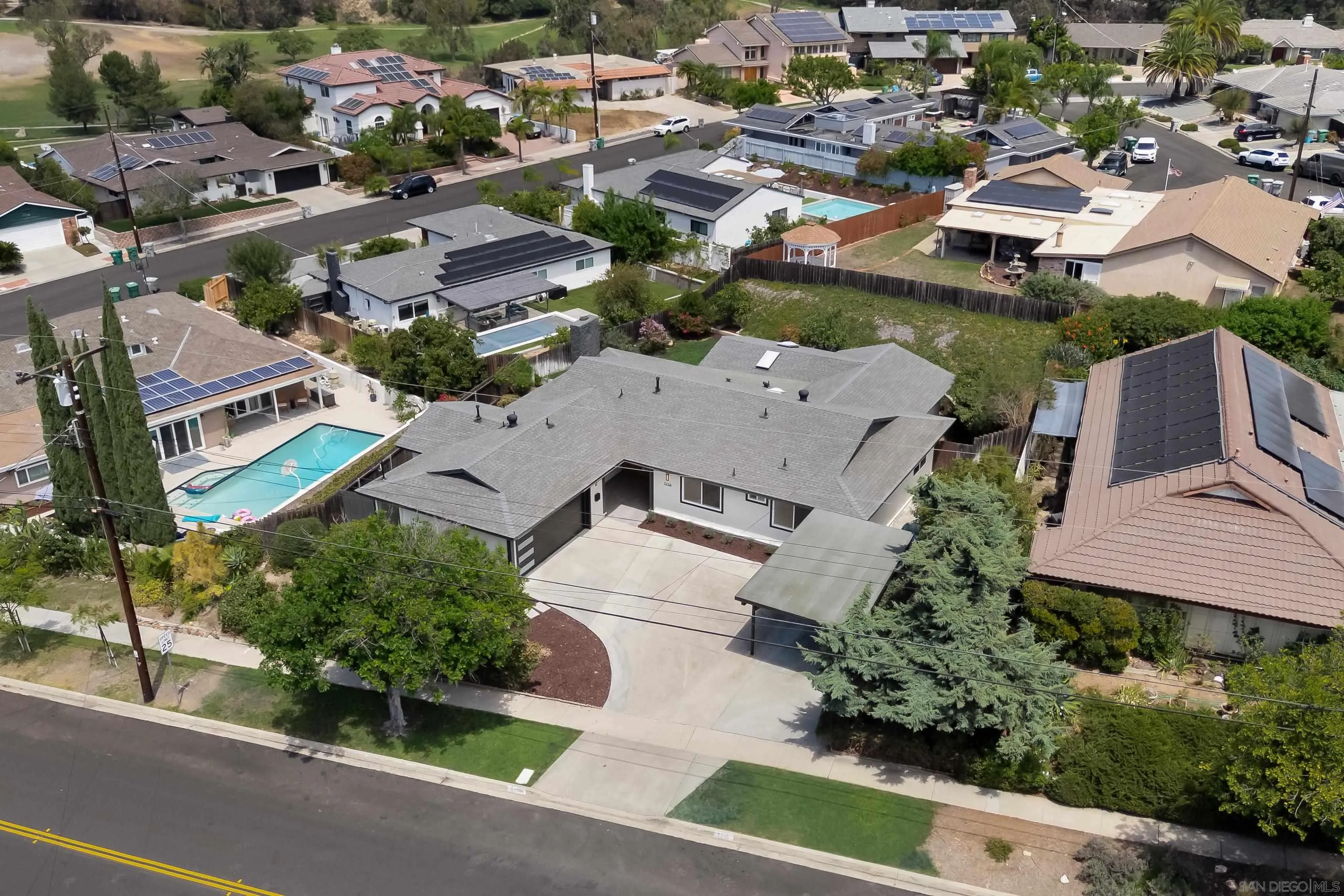 https://cdn.realtyfeed.com/cdn/127/260021016/674e2dcce25eabb855b328e3956aed5c.webp