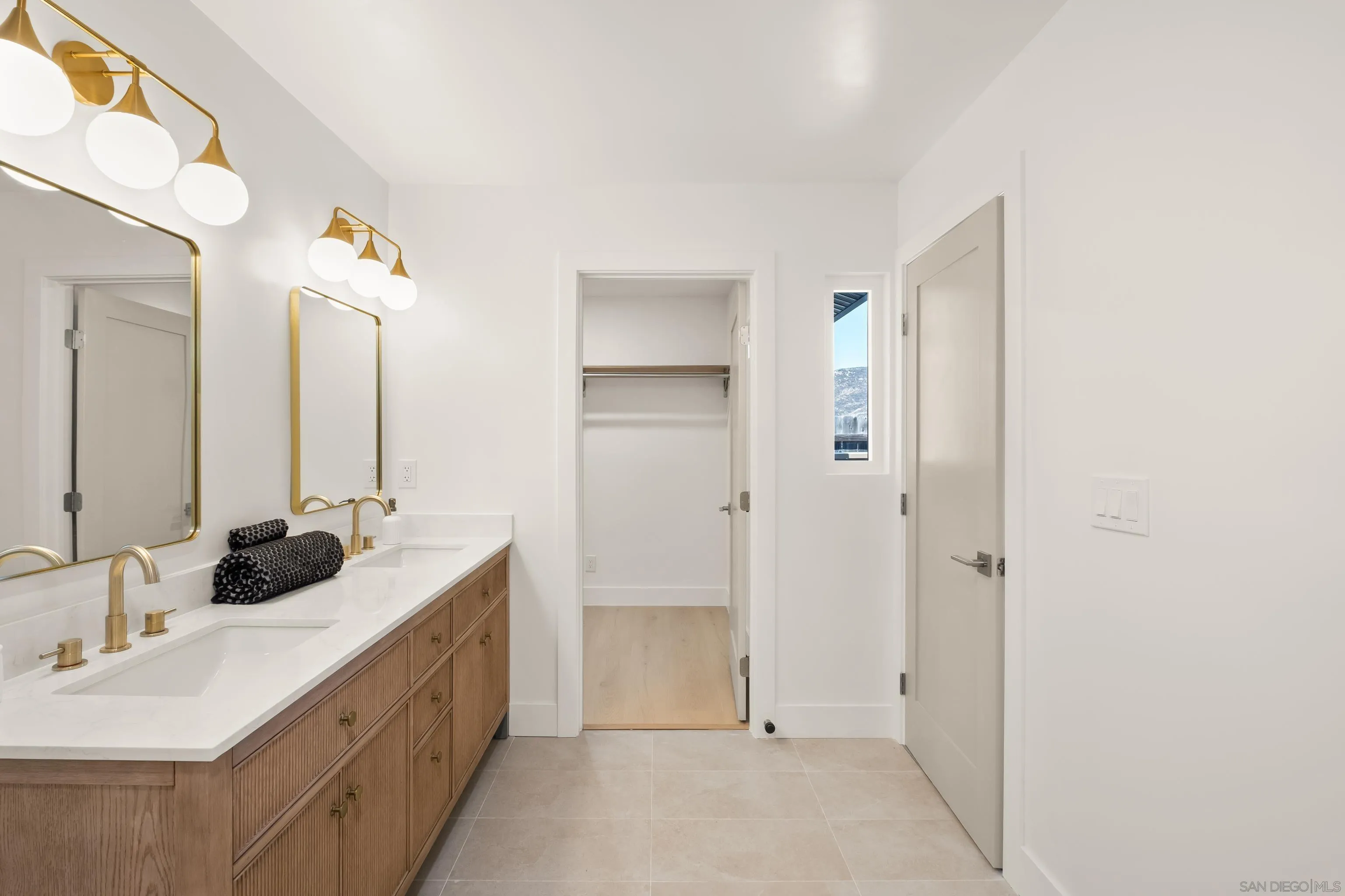 https://cdn.realtyfeed.com/cdn/127/260021016/c8962988592a13286a0e86f9901ae3a2.webp