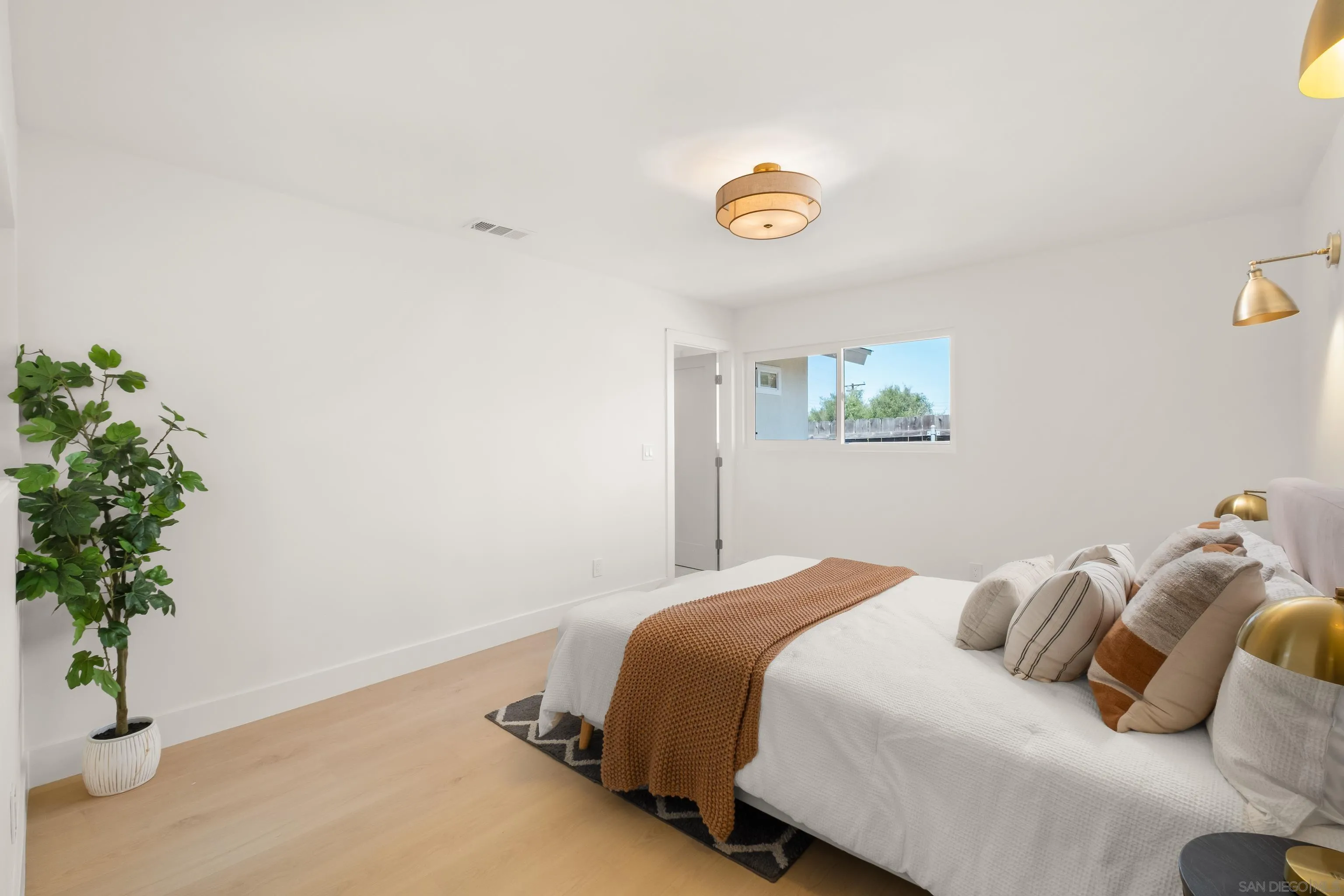 https://cdn.realtyfeed.com/cdn/127/260021016/d633e295f6a9534091a18797bc19bdc2.webp