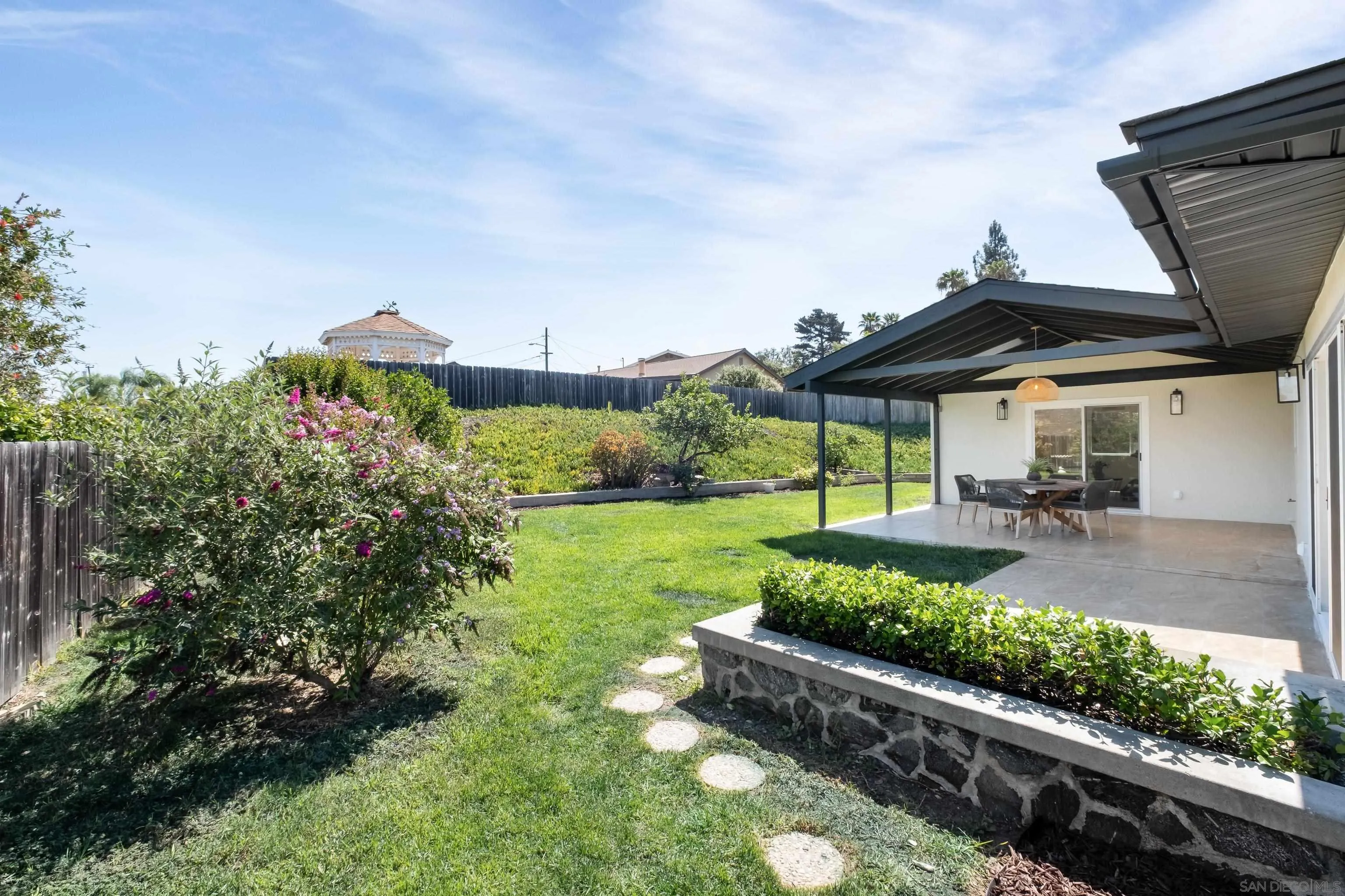 https://cdn.realtyfeed.com/cdn/127/260021016/f135f1fe9ce928a94512f1c377ff8d47.webp