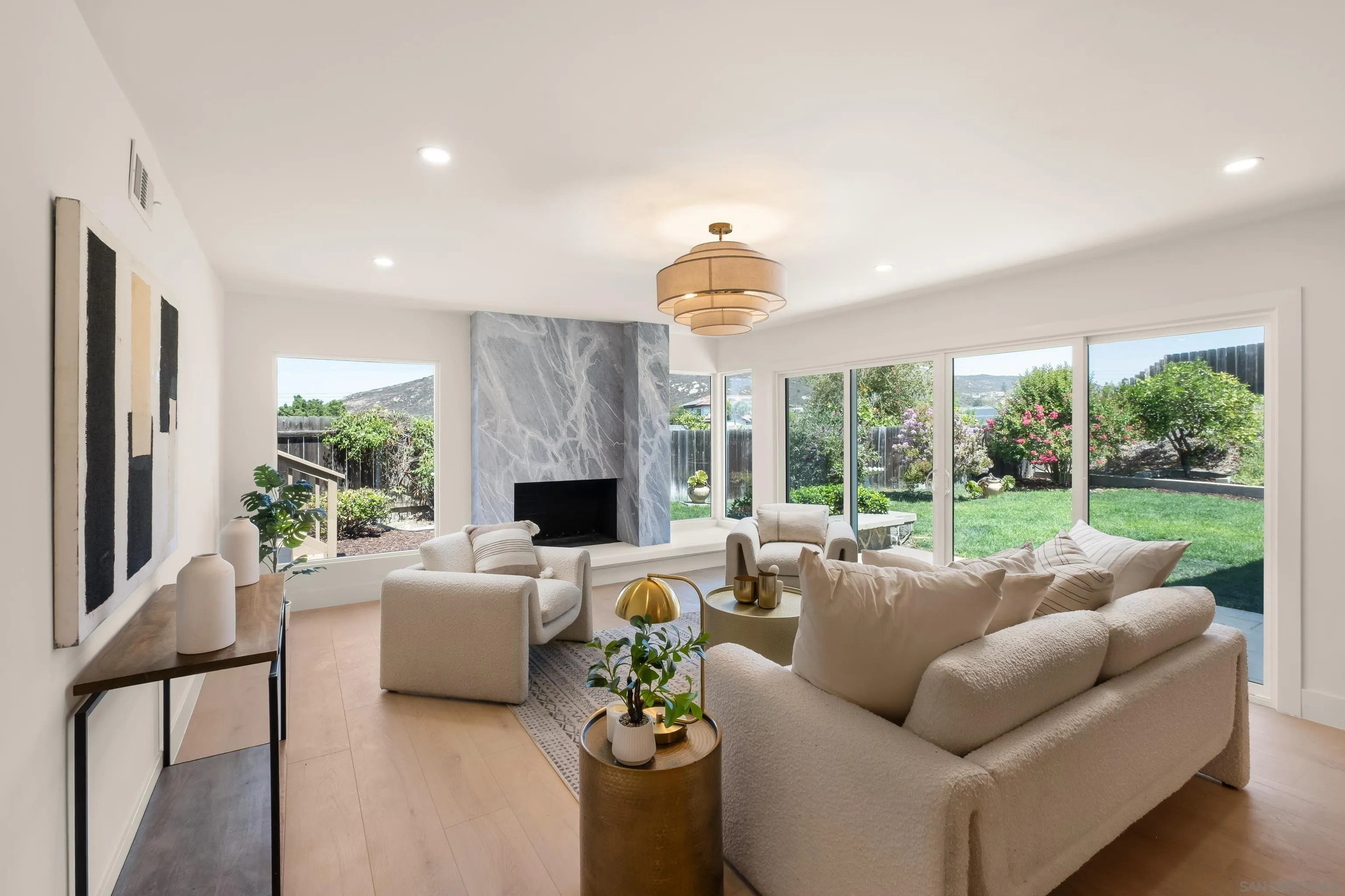 https://cdn.realtyfeed.com/cdn/127/260021016/f827f739e62c8537bcf2f49b81377d8b.webp